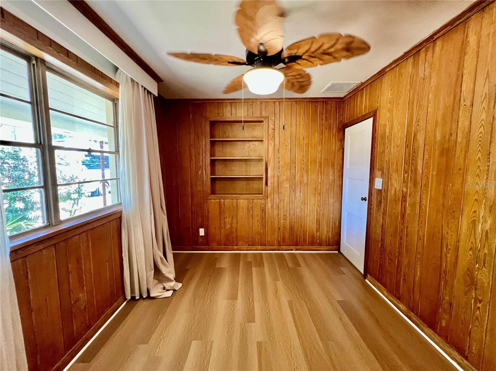 1208 E HANNA AVE, TAMPA, FL, 33604