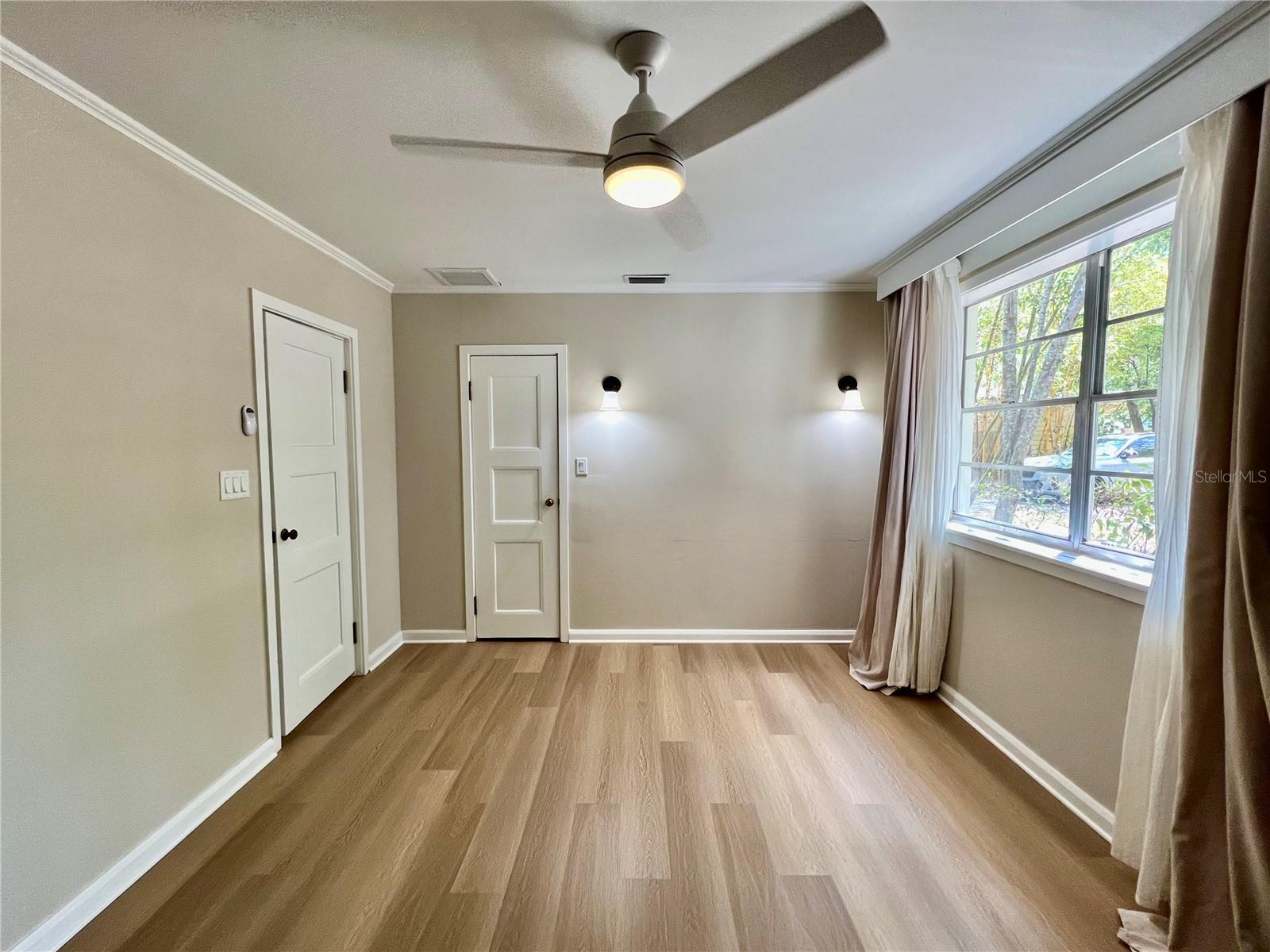 1208 E HANNA AVE, TAMPA, FL, 33604