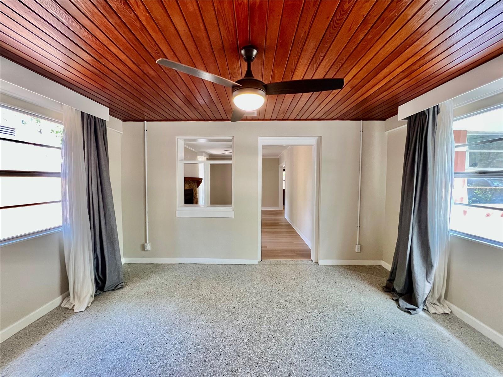 1208 E HANNA AVE, TAMPA, FL, 33604