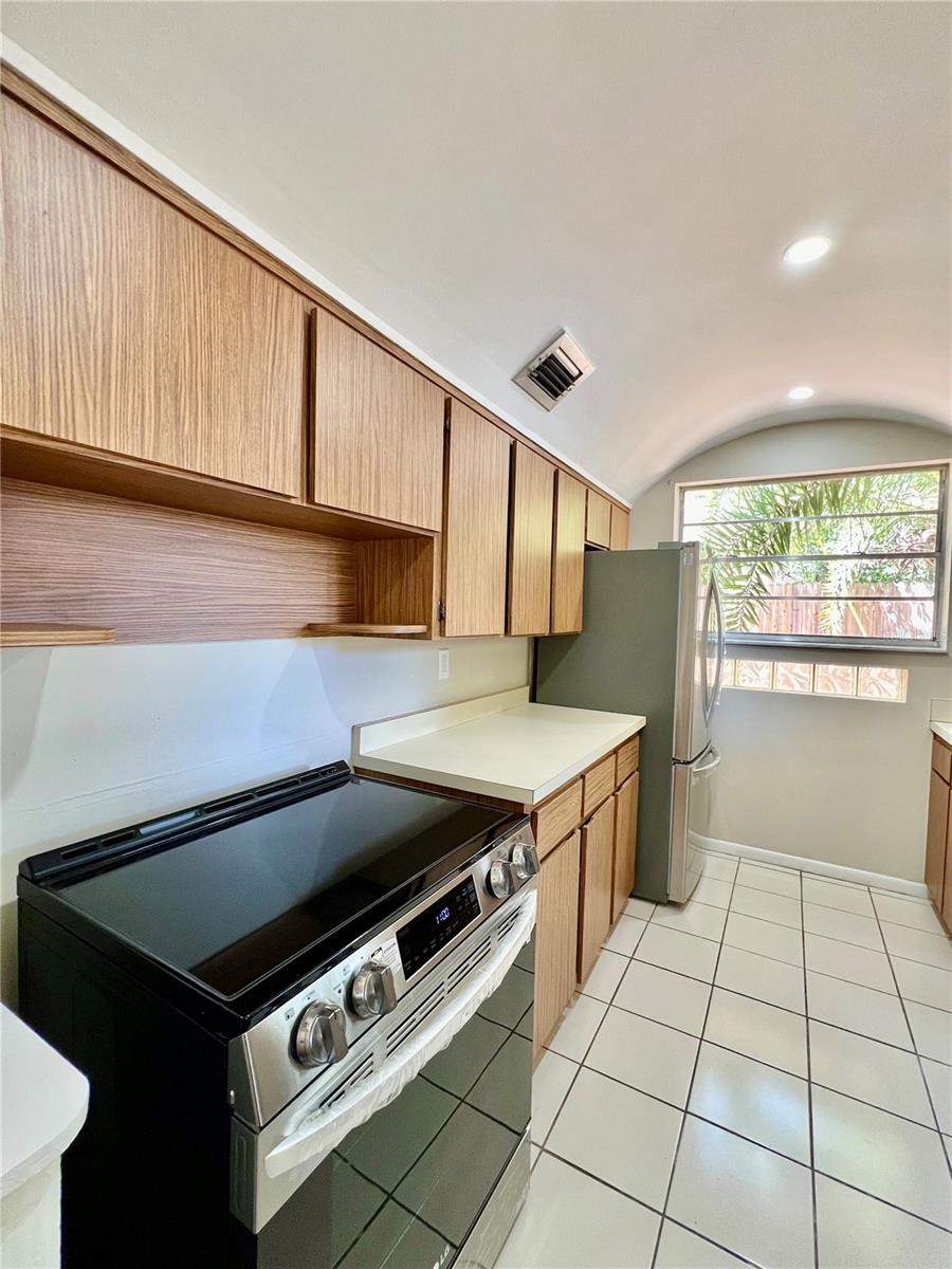 1208 E HANNA AVE, TAMPA, FL, 33604