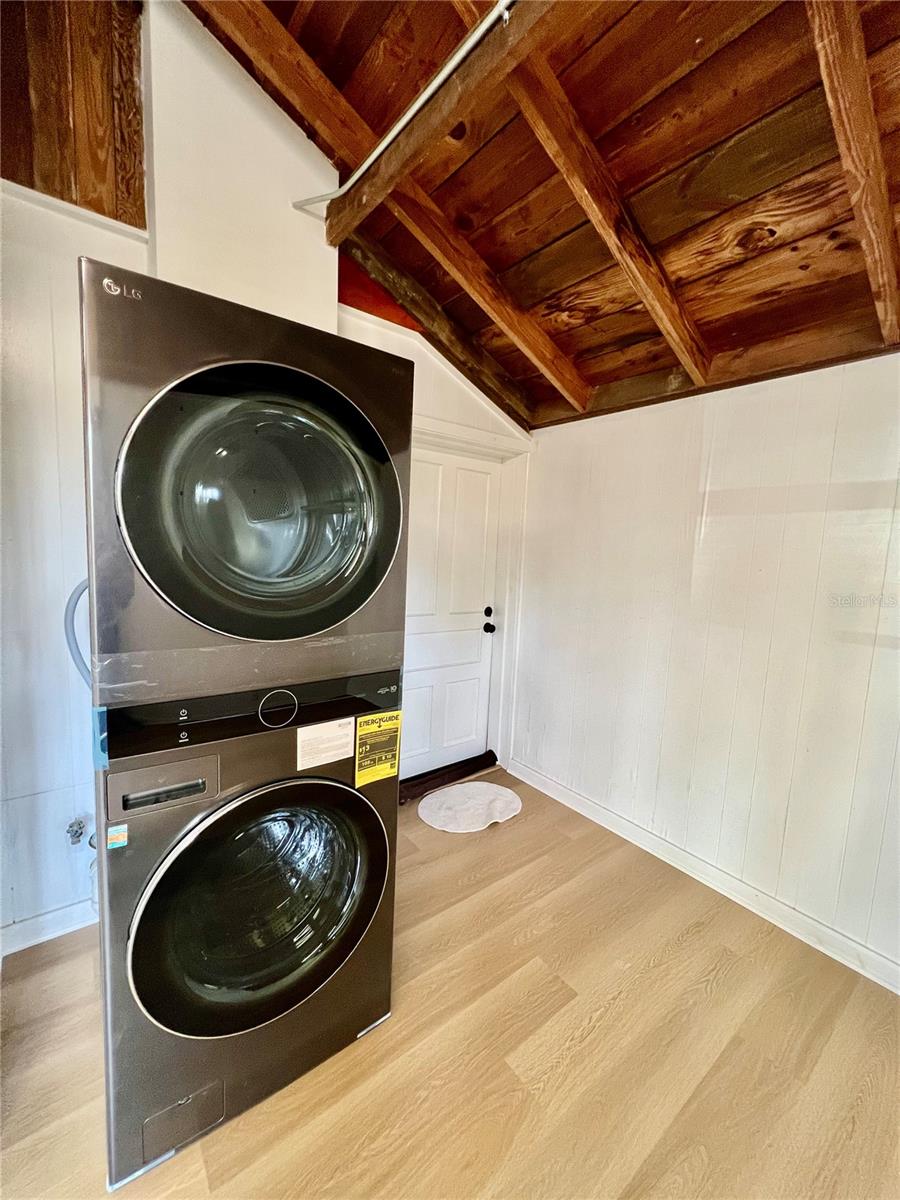 1208 E HANNA AVE, TAMPA, FL, 33604