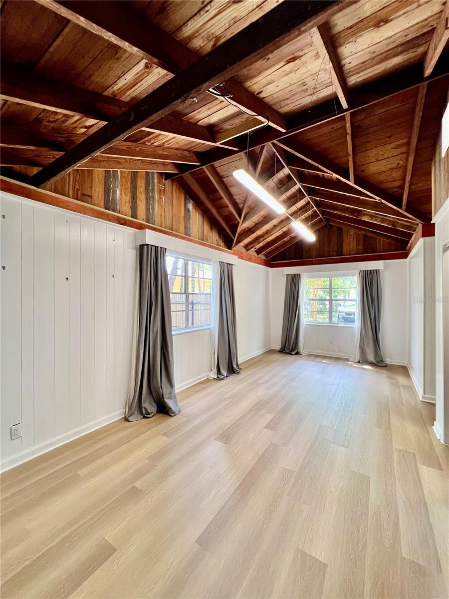 1208 E HANNA AVE, TAMPA, FL, 33604