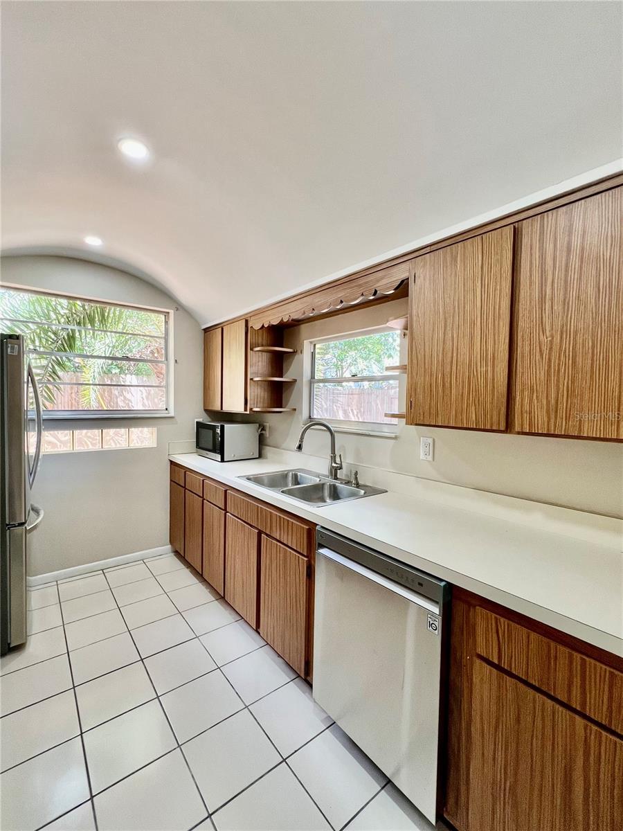 1208 E HANNA AVE, TAMPA, FL, 33604