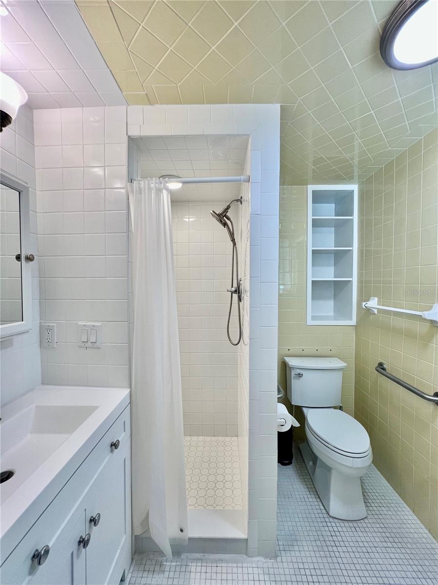 1208 E HANNA AVE, TAMPA, FL, 33604