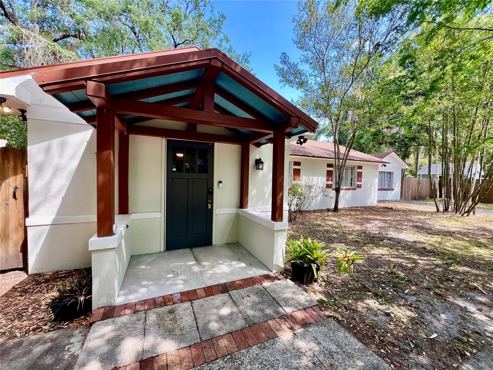 1208 E HANNA AVE, TAMPA, FL, 33604