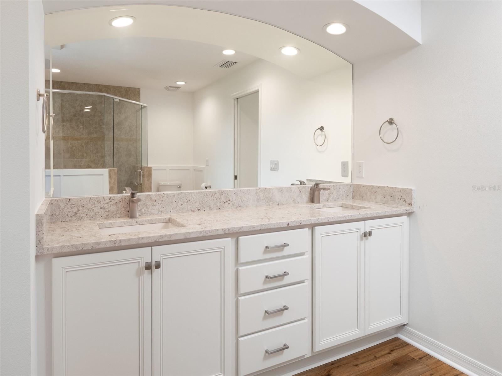 OM698232 Property Photo