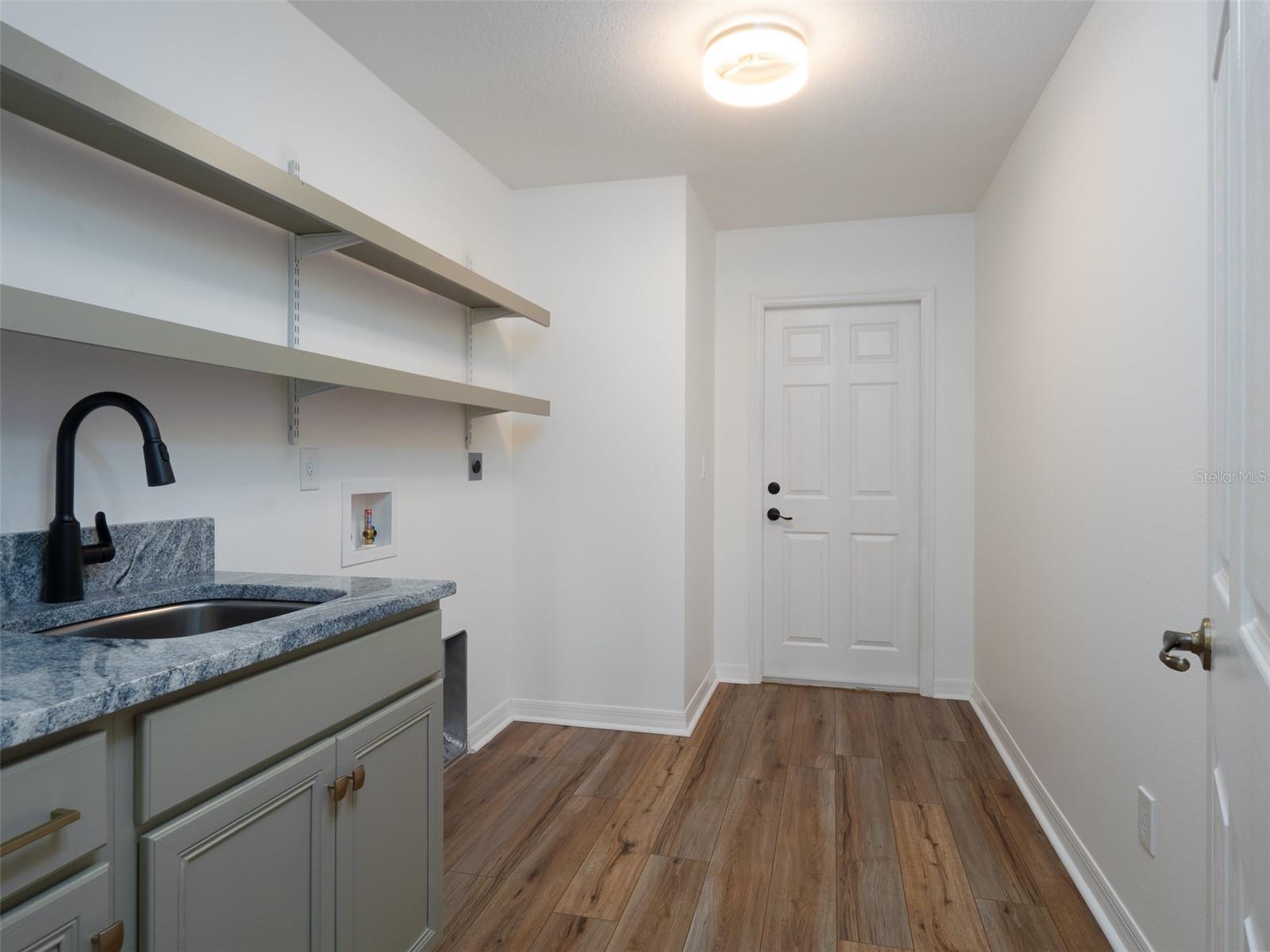 OM698232 Property Photo