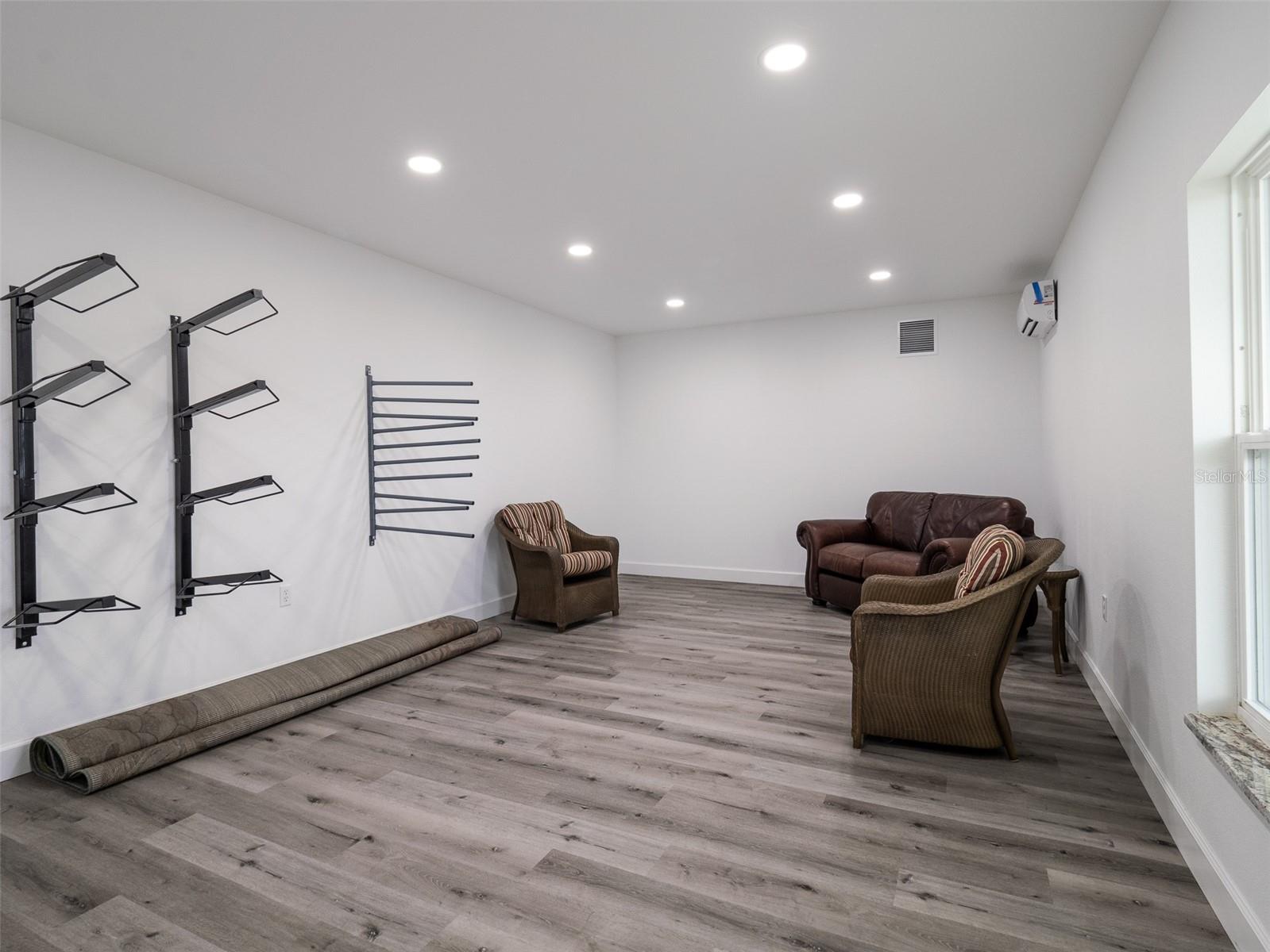 OM698232 Property Photo