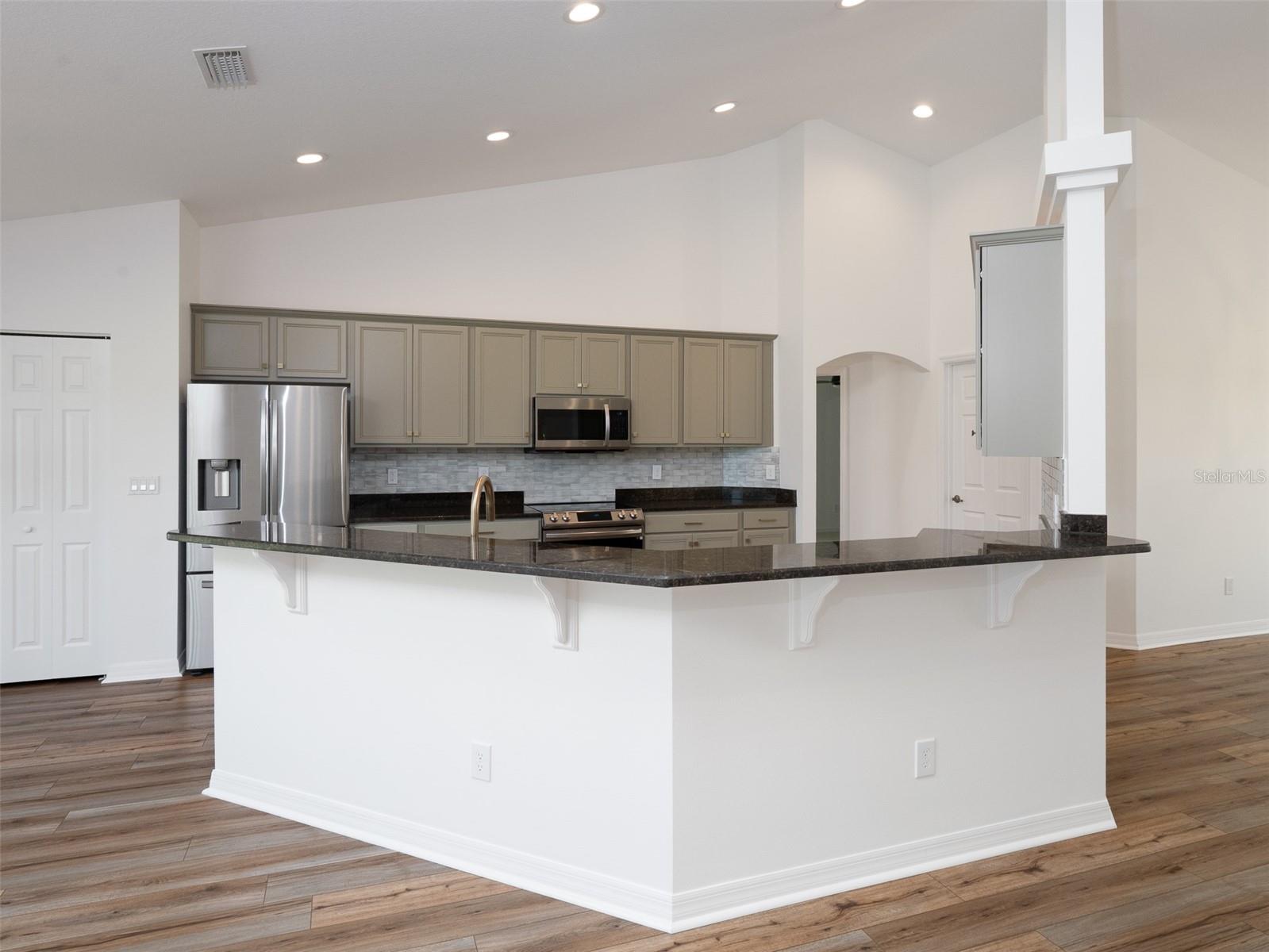 OM698232 Property Photo