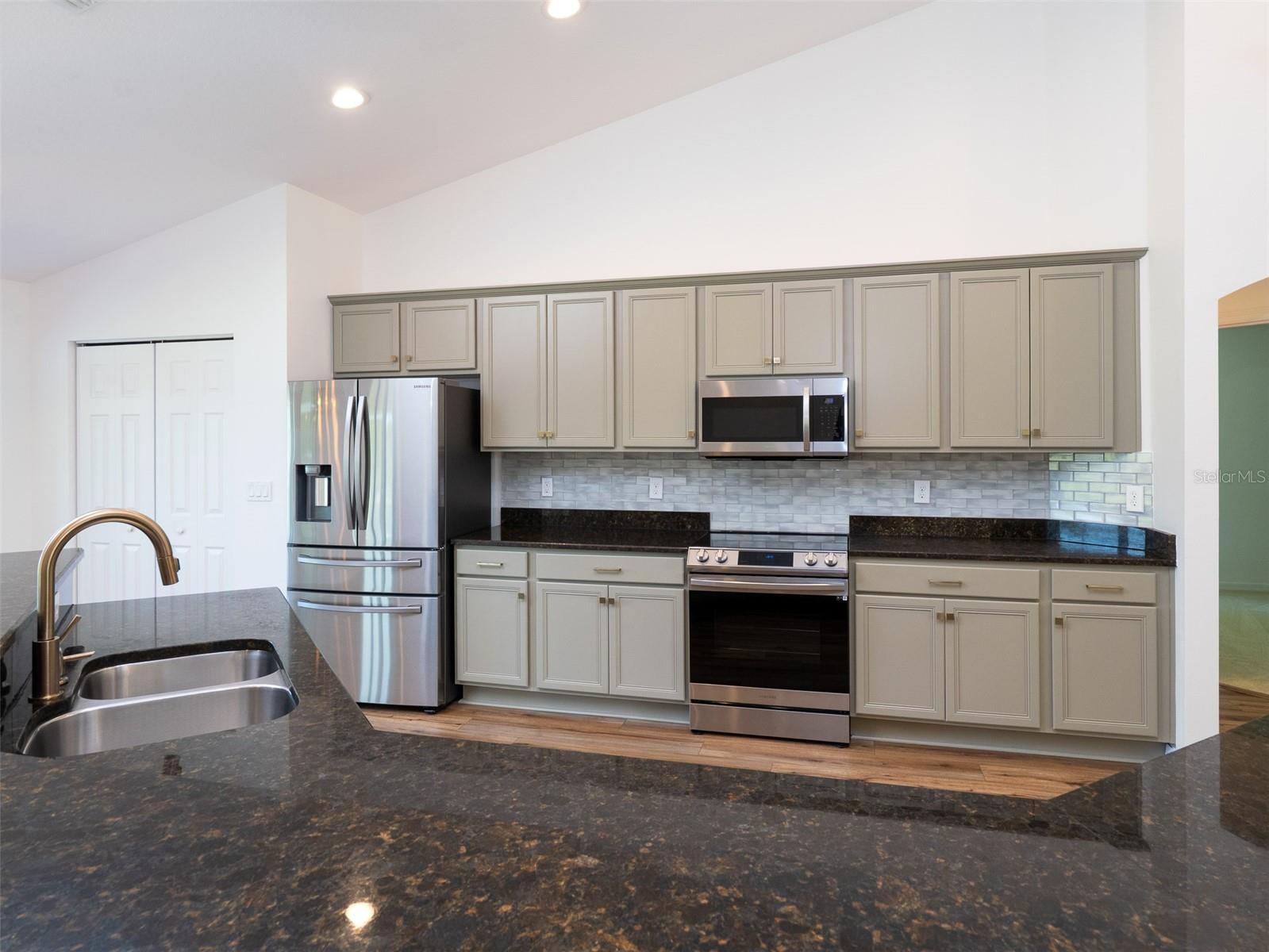 OM698232 Property Photo