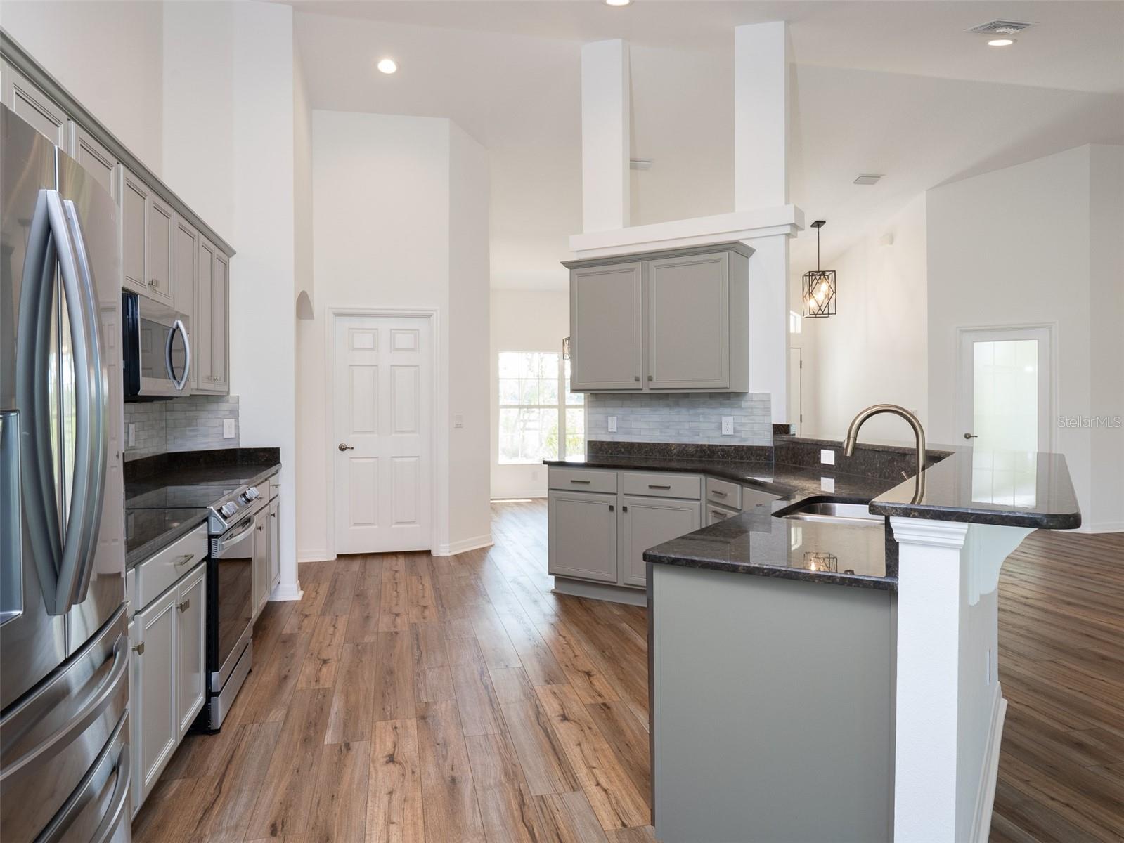 OM698232 Property Photo