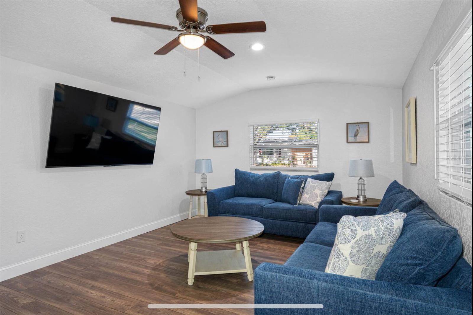 7202 8TH AVE N, ST PETERSBURG, FL, 33710