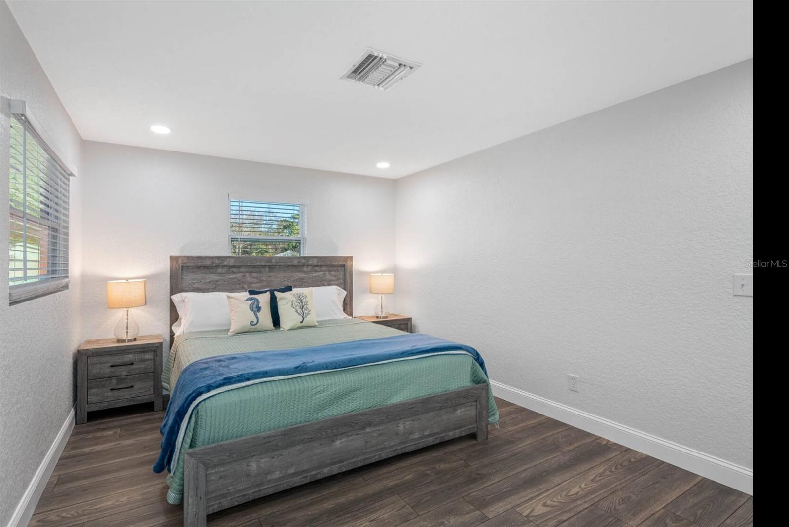 7202 8TH AVE N, ST PETERSBURG, FL, 33710