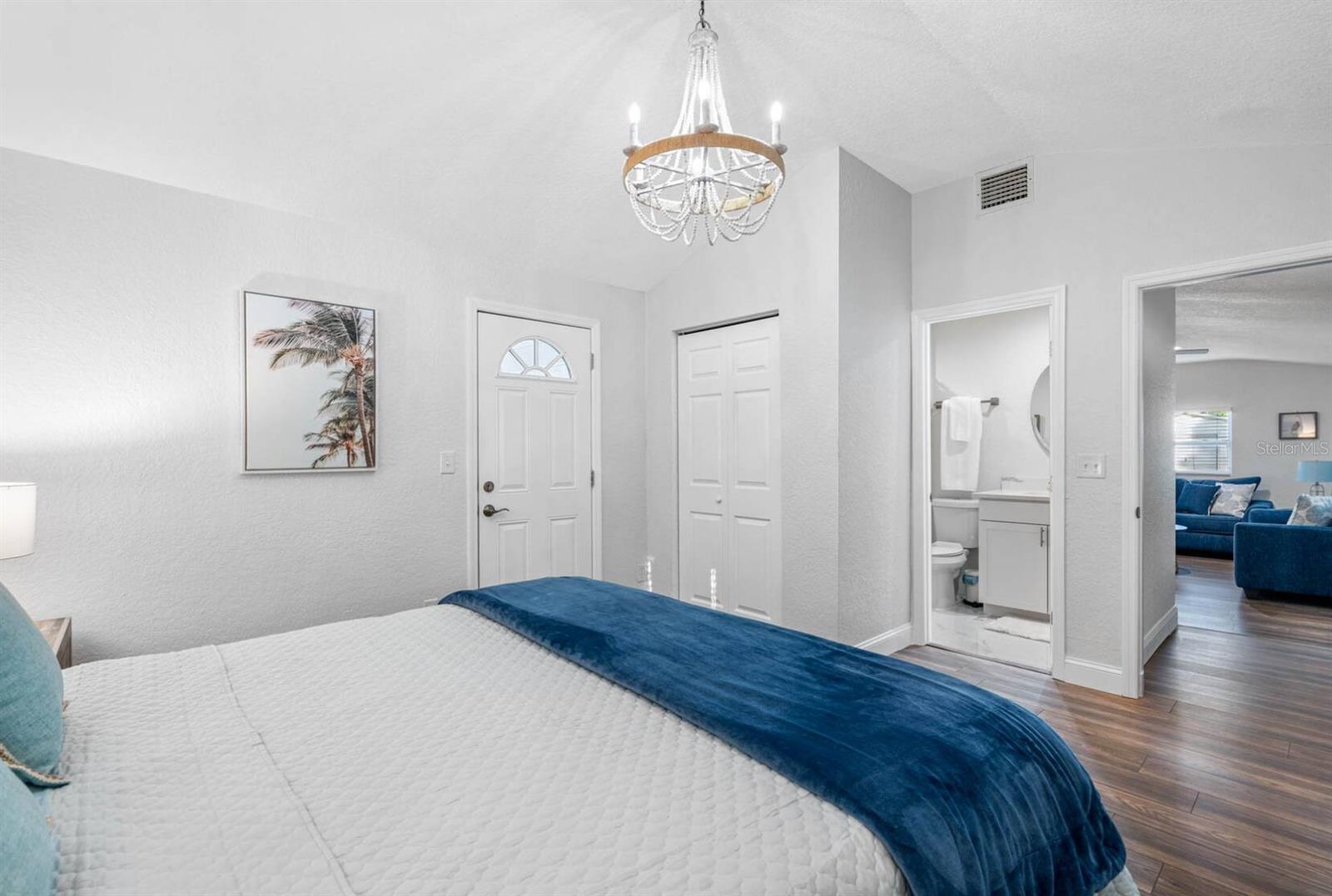 7202 8TH AVE N, ST PETERSBURG, FL, 33710