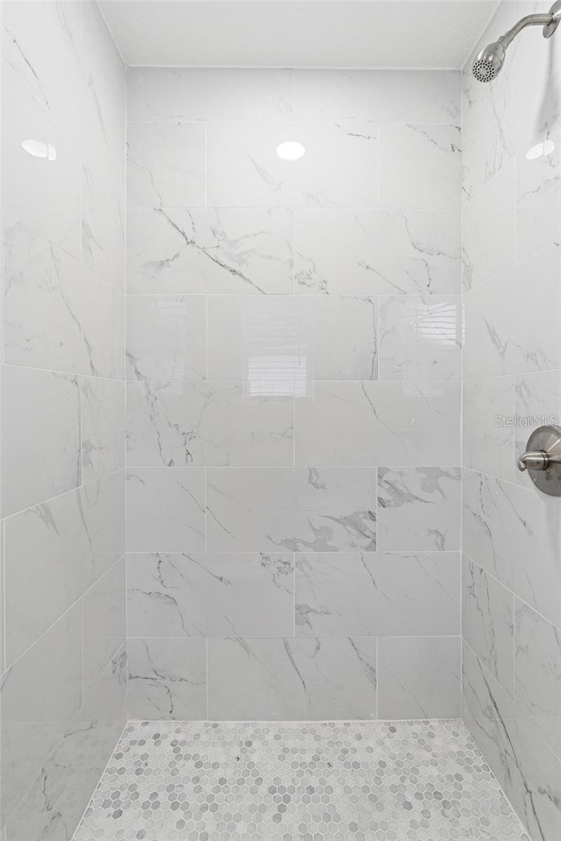 7202 8TH AVE N, ST PETERSBURG, FL, 33710