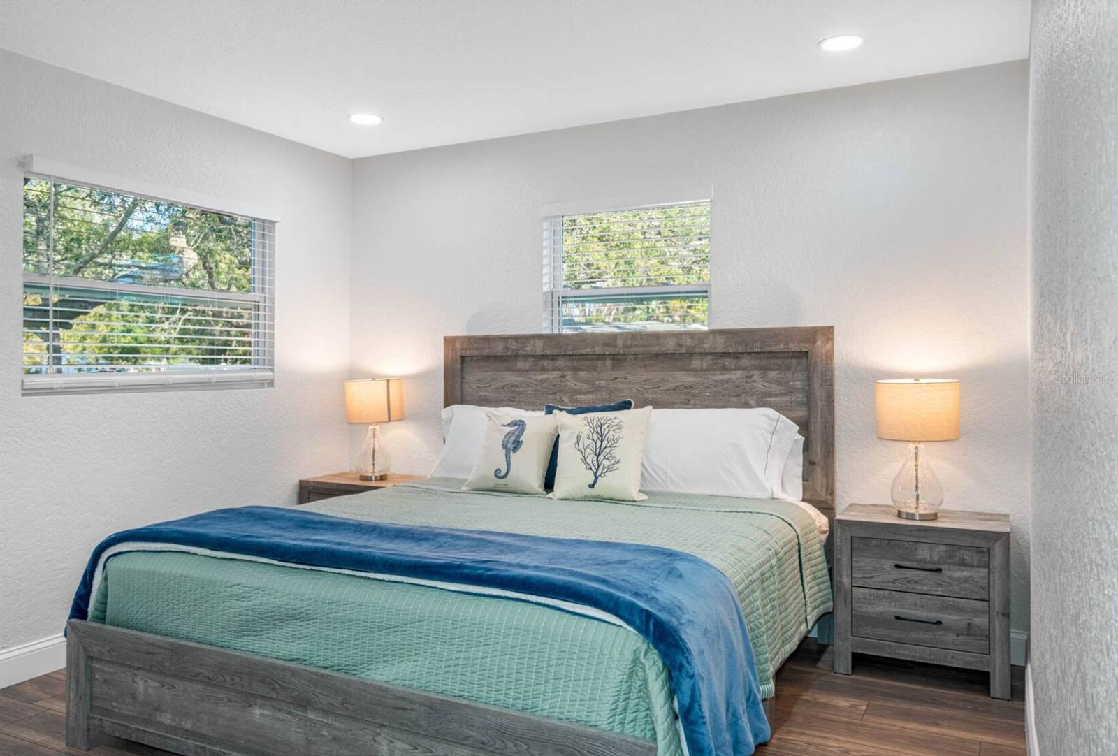 7202 8TH AVE N, ST PETERSBURG, FL, 33710