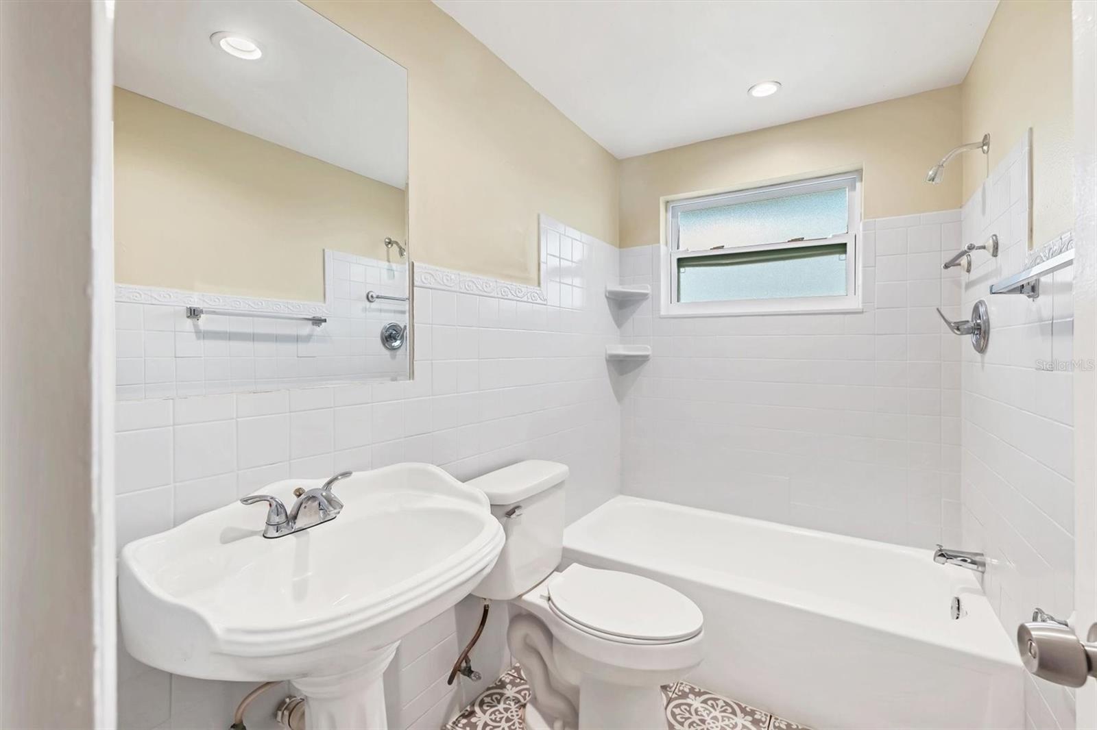 8470 MAGNOLIA DR, SEMINOLE, FL, 33777