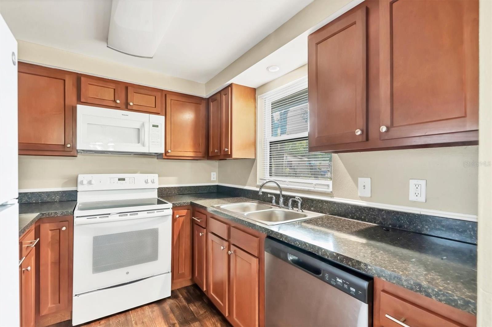 8470 MAGNOLIA DR, SEMINOLE, FL, 33777