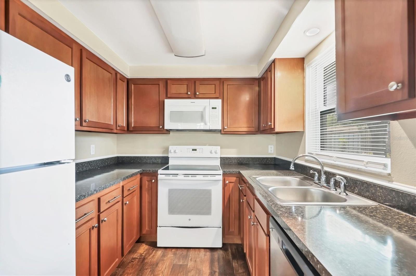 8470 MAGNOLIA DR, SEMINOLE, FL, 33777