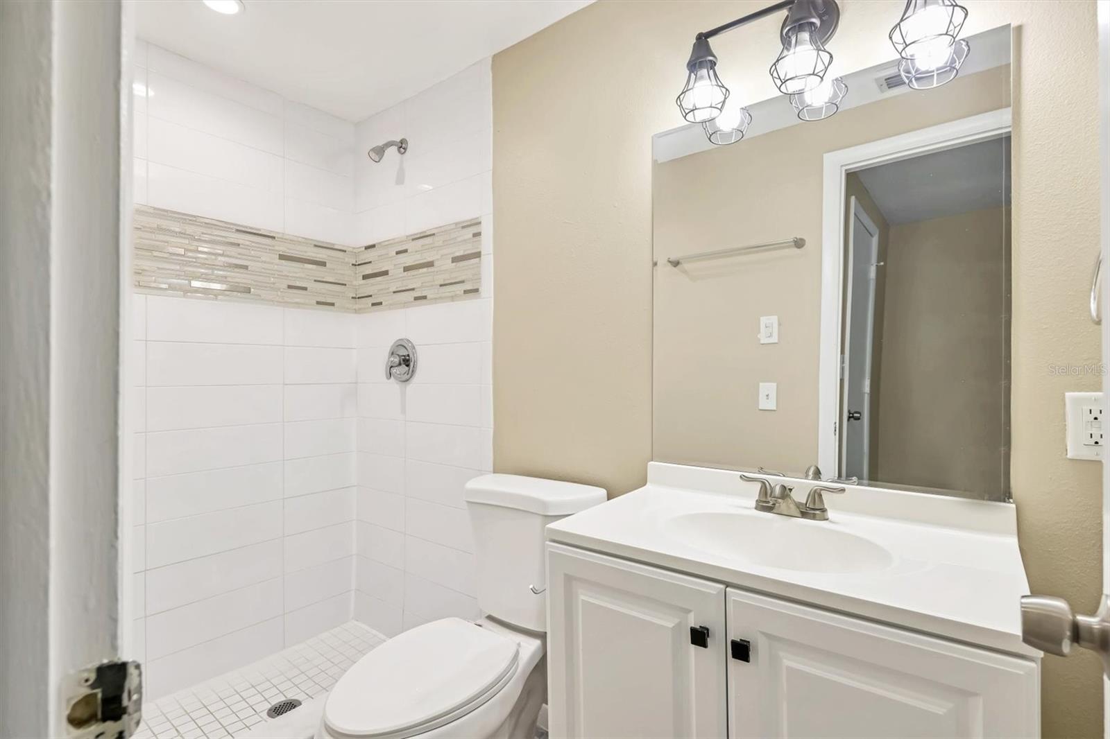 8470 MAGNOLIA DR, SEMINOLE, FL, 33777