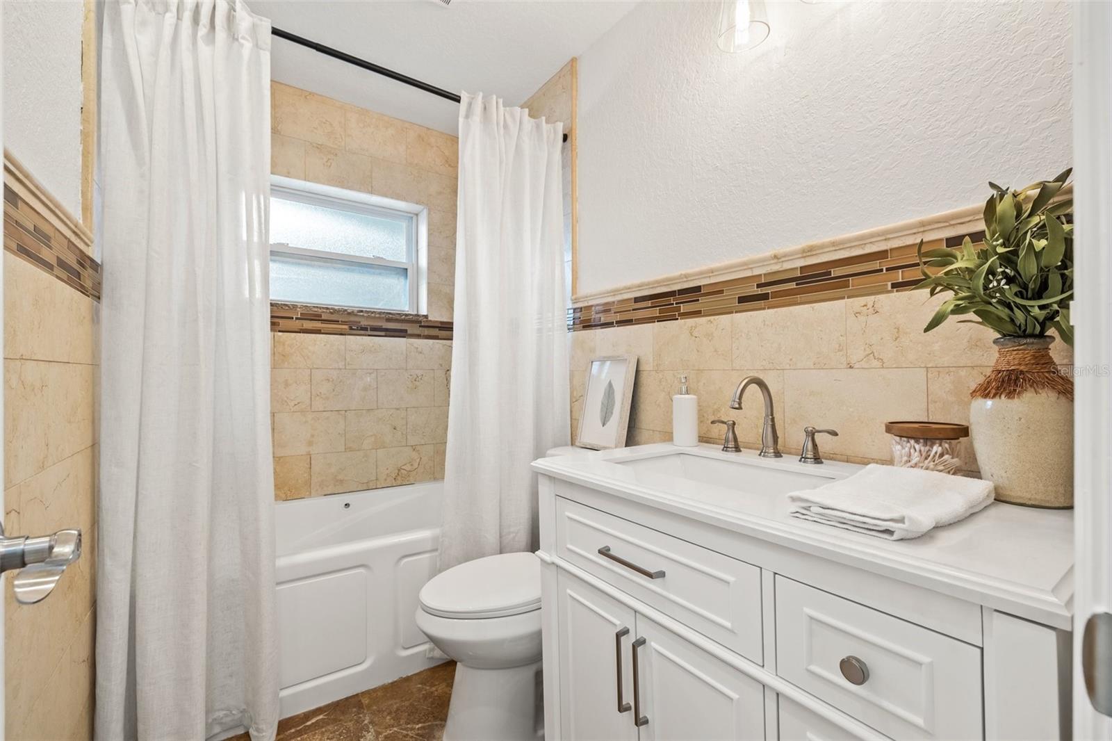 2214 WILSHIRE DR, DUNEDIN, FL, 34698