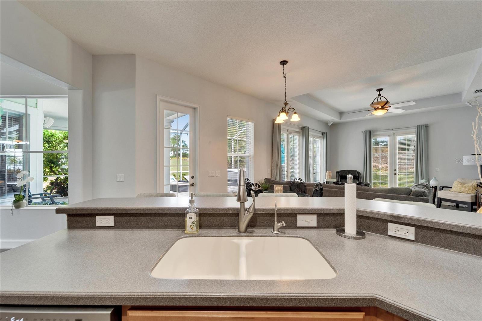 308 MANNS HARBOR DR, APOLLO BEACH, FL, 33572