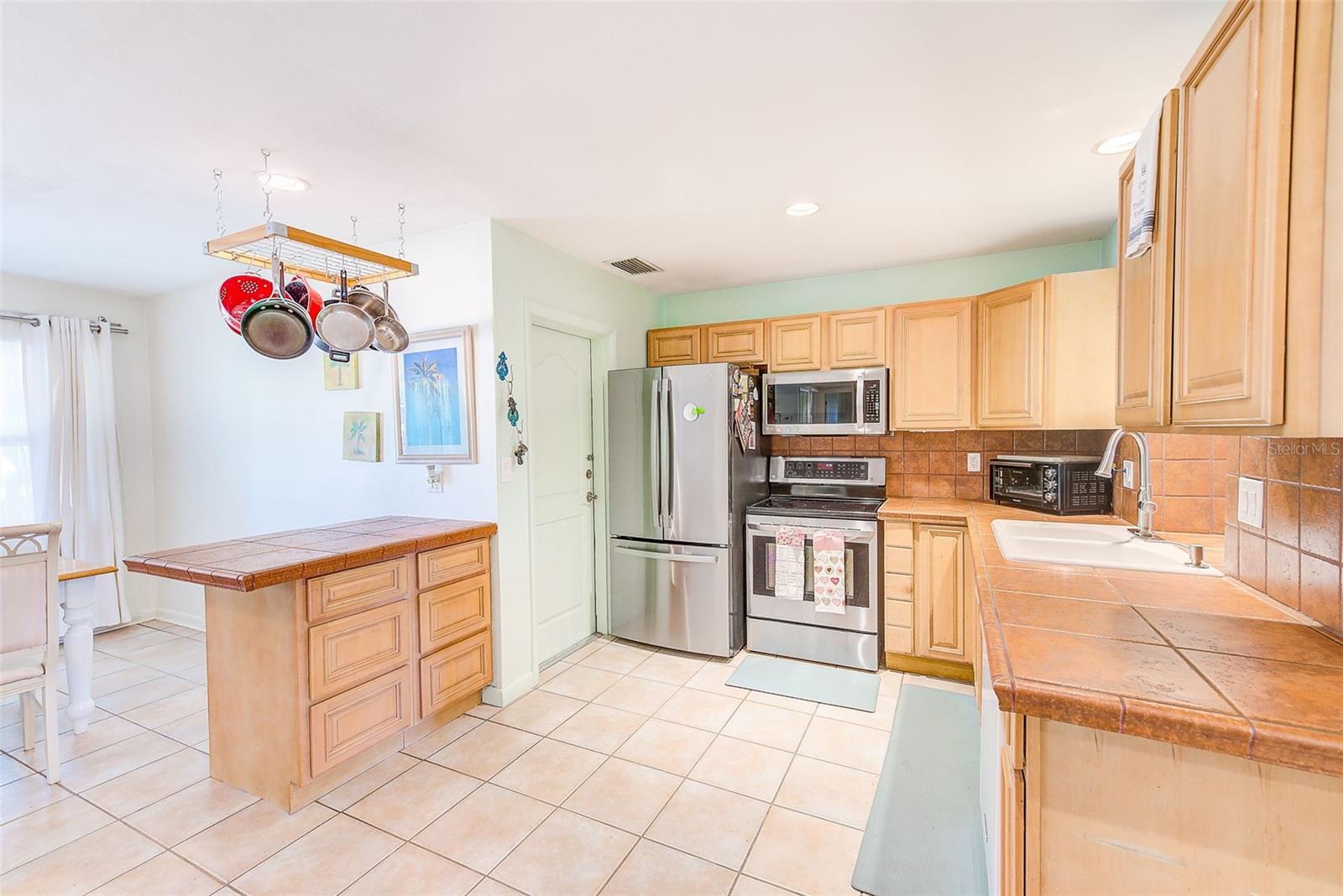 700 16TH ST NW, LARGO, FL, 33770