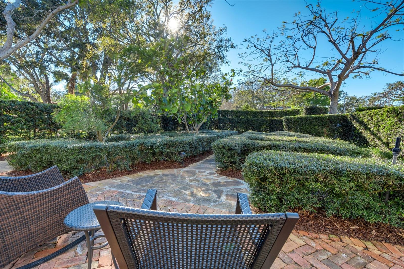 1102 PALM VIEW AVE, BELLEAIR, FL, 33756