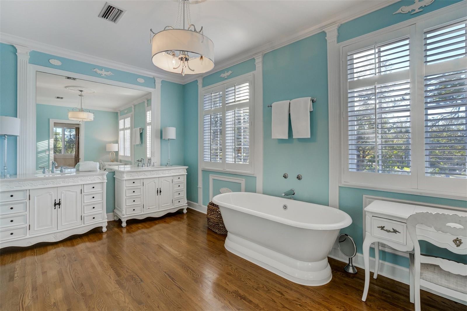 1102 PALM VIEW AVE, BELLEAIR, FL, 33756