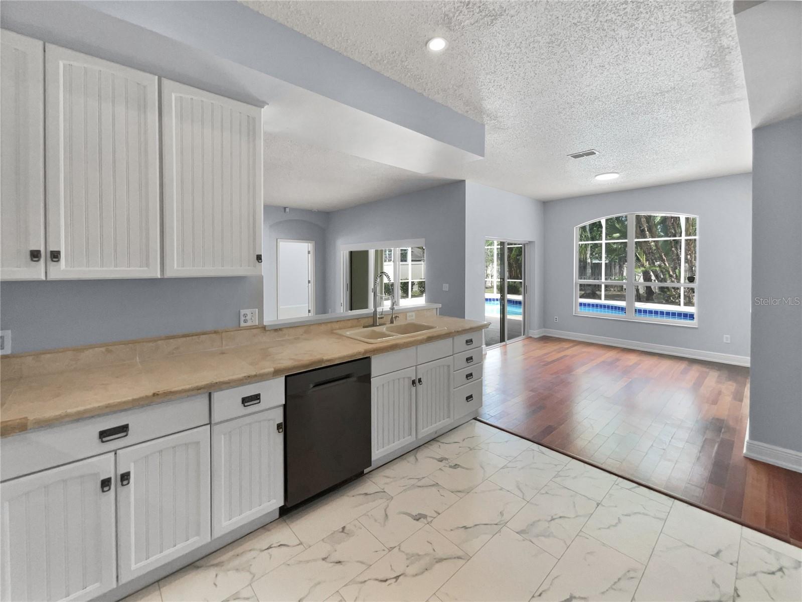 1051 SHIMMERING SAND DR, OCOEE, FL, 34761