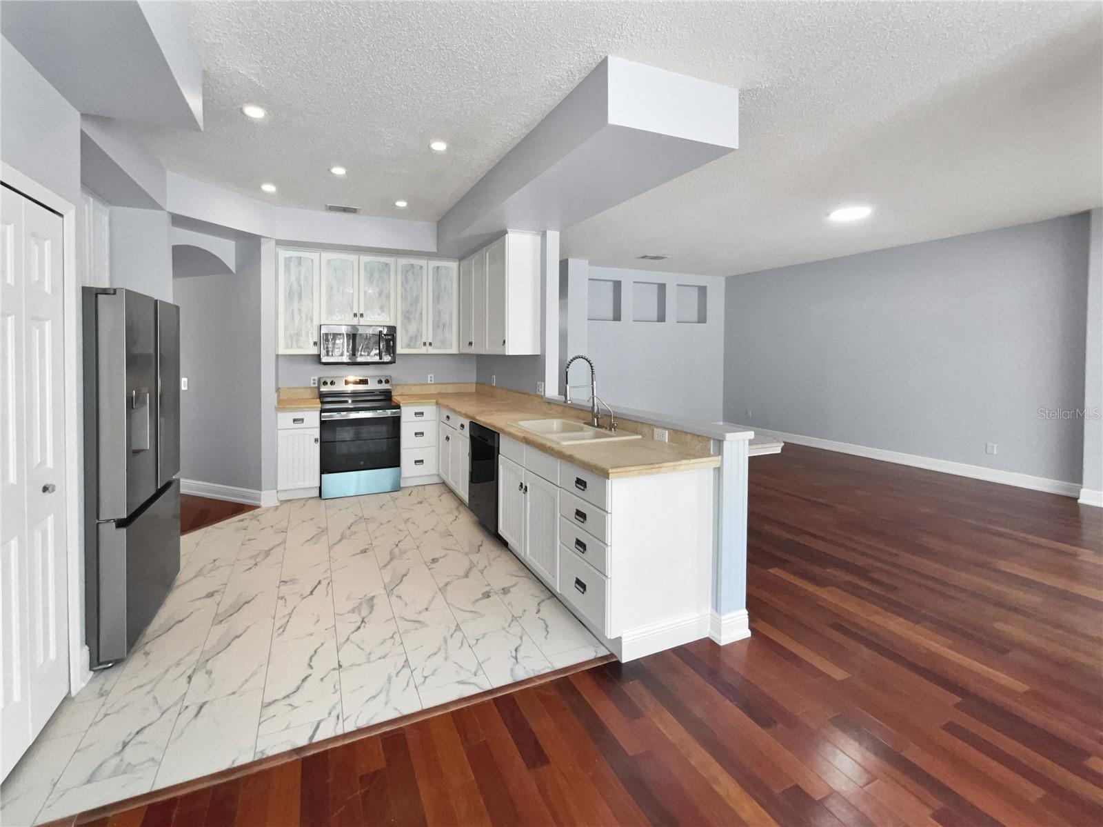 1051 SHIMMERING SAND DR, OCOEE, FL, 34761