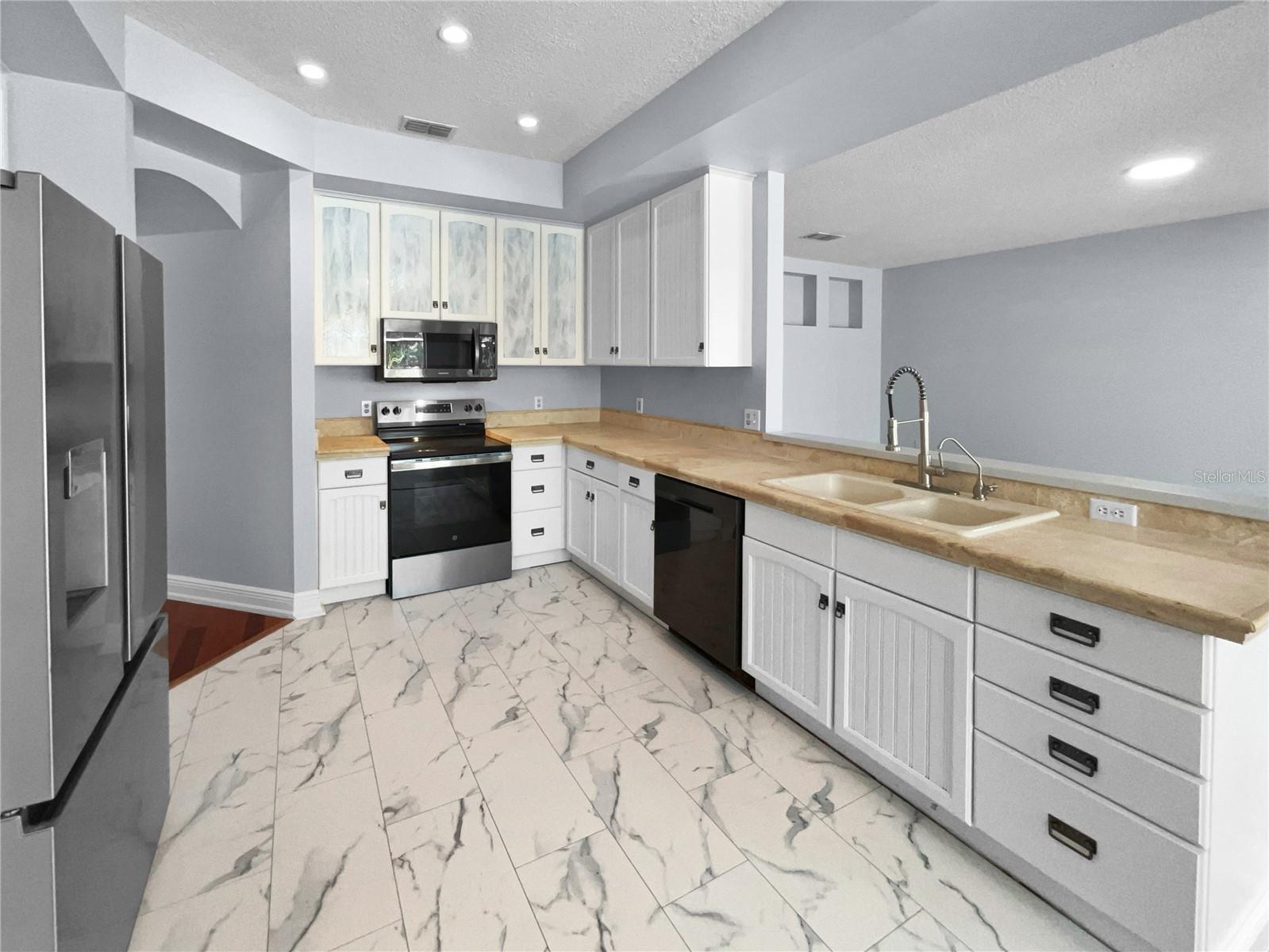 1051 SHIMMERING SAND DR, OCOEE, FL, 34761