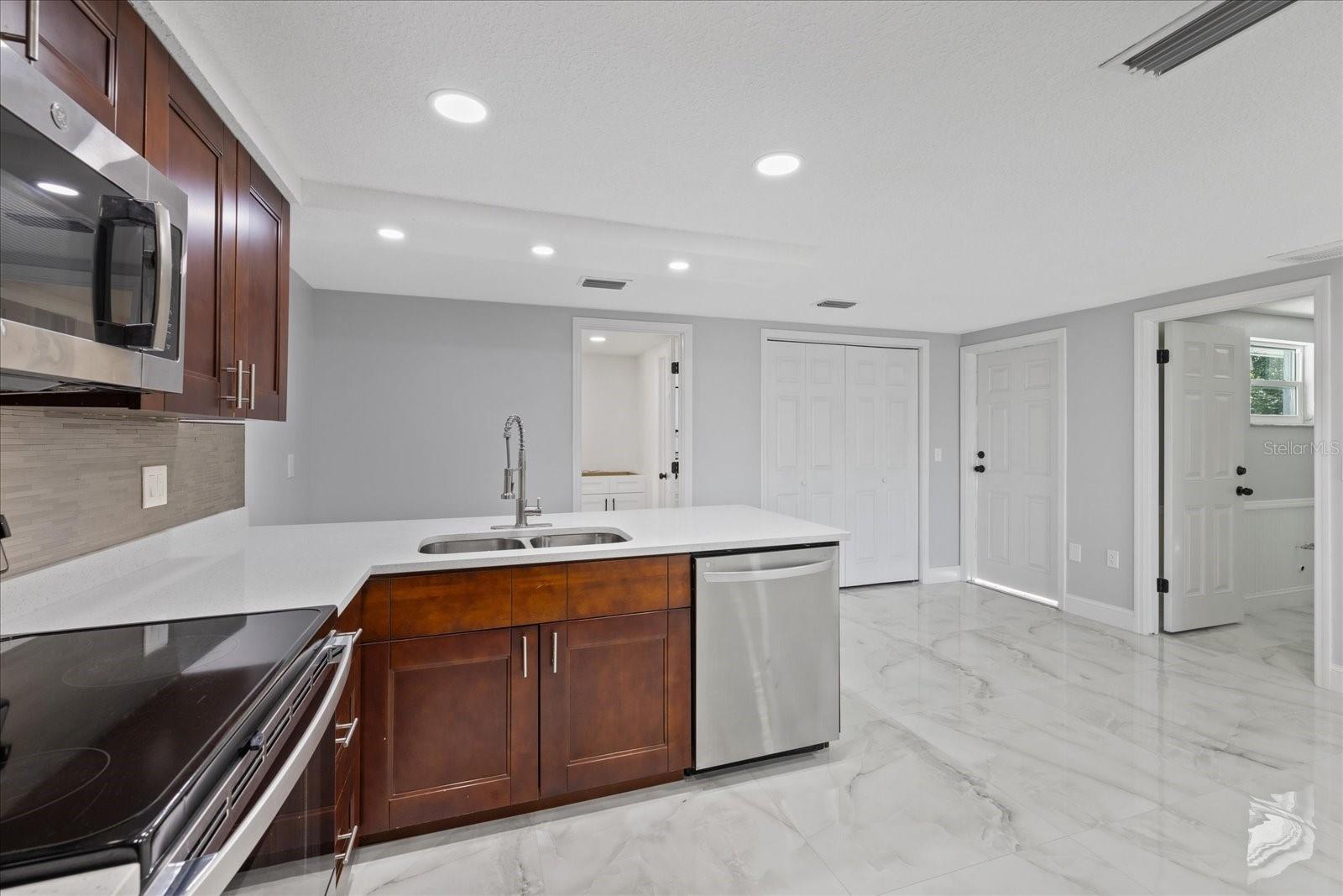 7736 SEASHORE DR, PORT RICHEY, FL, 34668