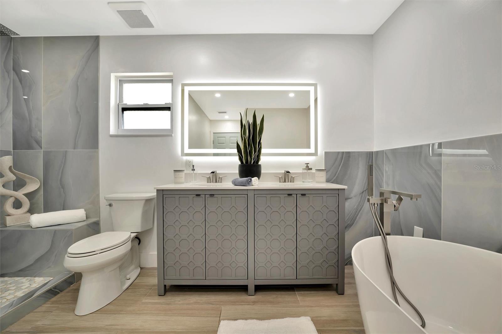 8419 SYLVAN WOODS DR, SARASOTA, FL, 34243