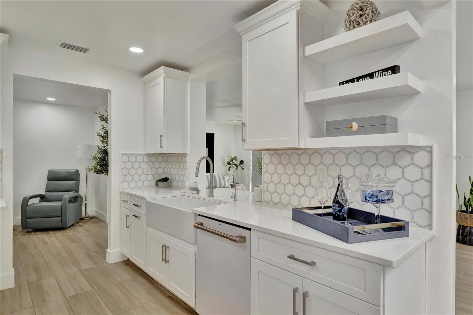 8419 SYLVAN WOODS DR, SARASOTA, FL, 34243