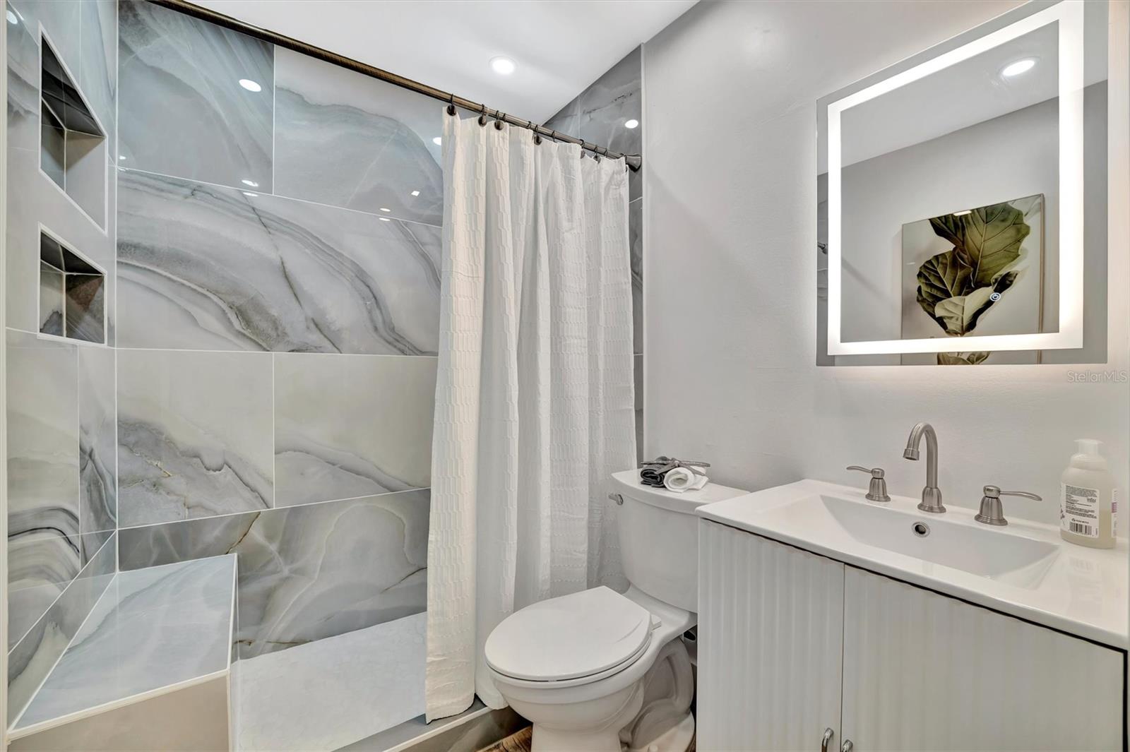 8419 SYLVAN WOODS DR, SARASOTA, FL, 34243