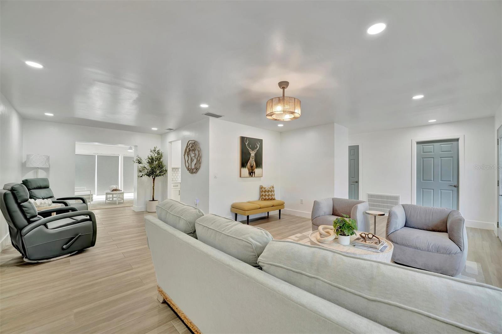 8419 SYLVAN WOODS DR, SARASOTA, FL, 34243