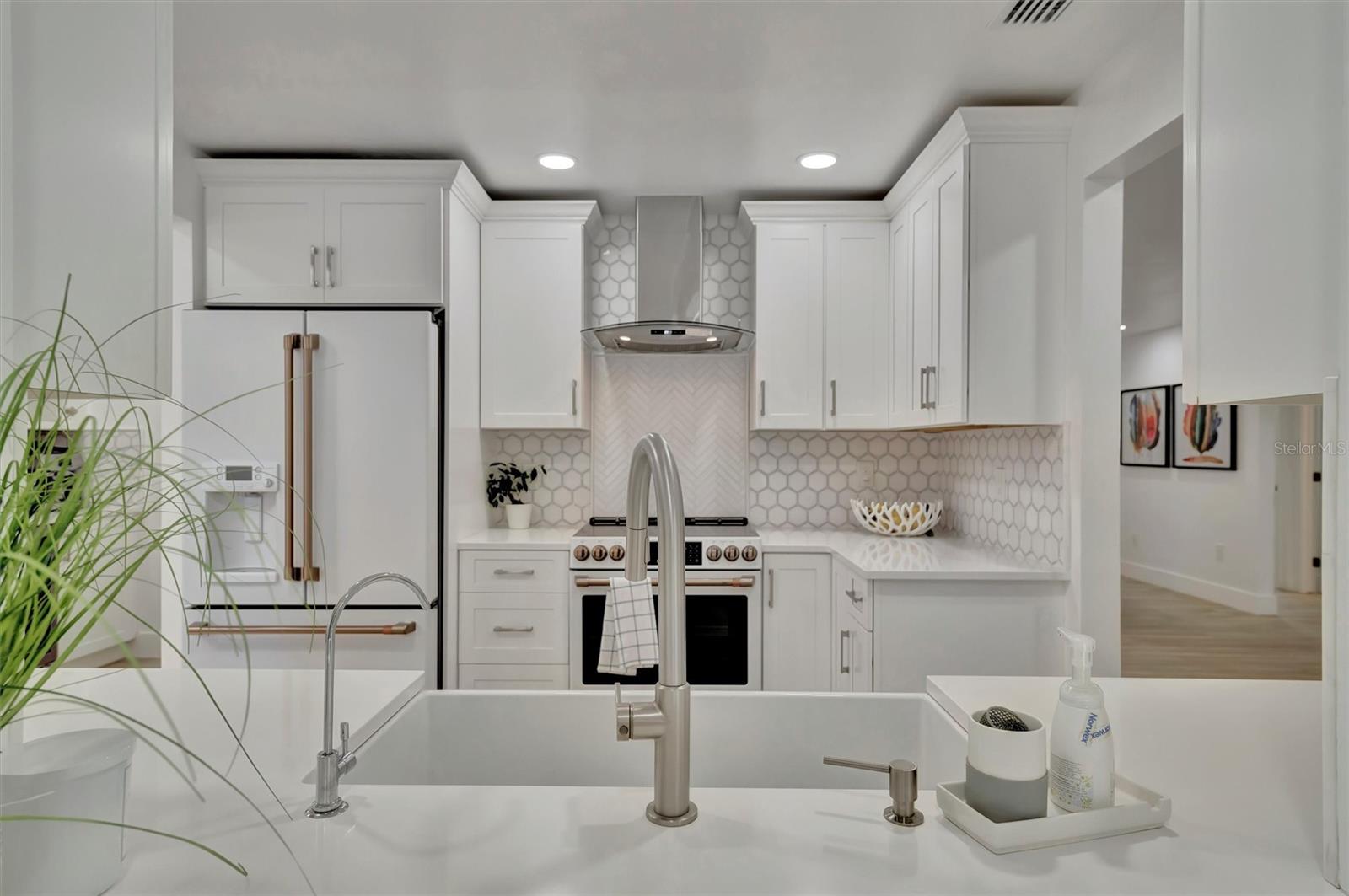 8419 SYLVAN WOODS DR, SARASOTA, FL, 34243