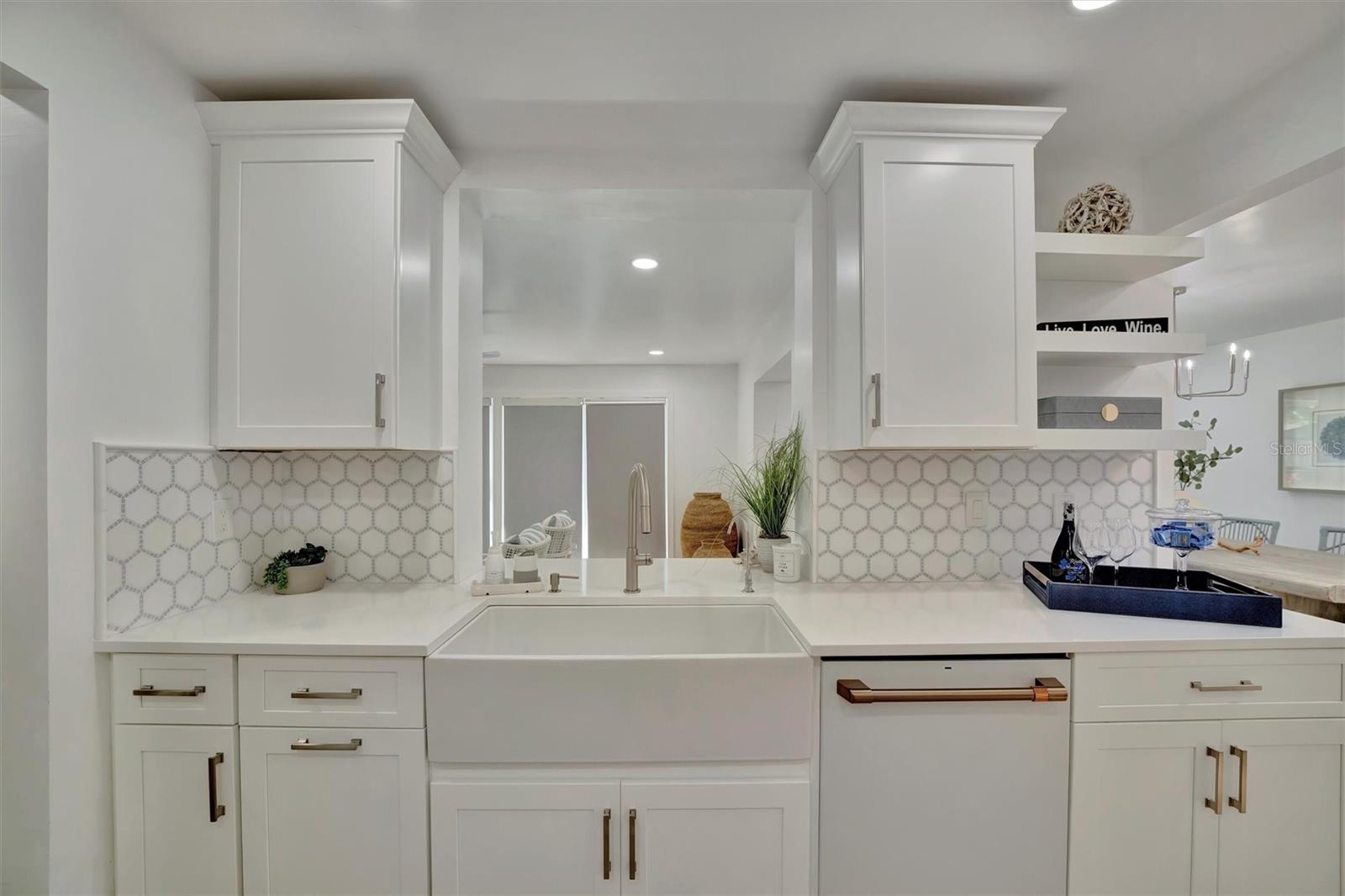 8419 SYLVAN WOODS DR, SARASOTA, FL, 34243