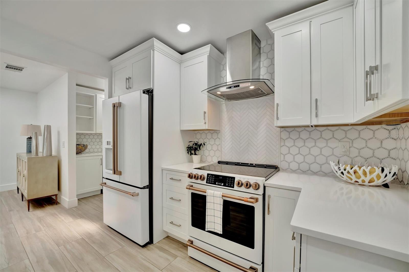 8419 SYLVAN WOODS DR, SARASOTA, FL, 34243