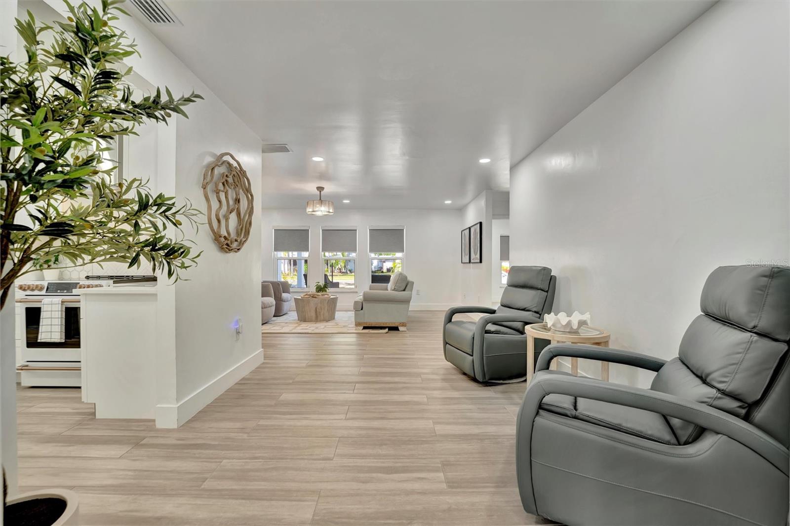 8419 SYLVAN WOODS DR, SARASOTA, FL, 34243