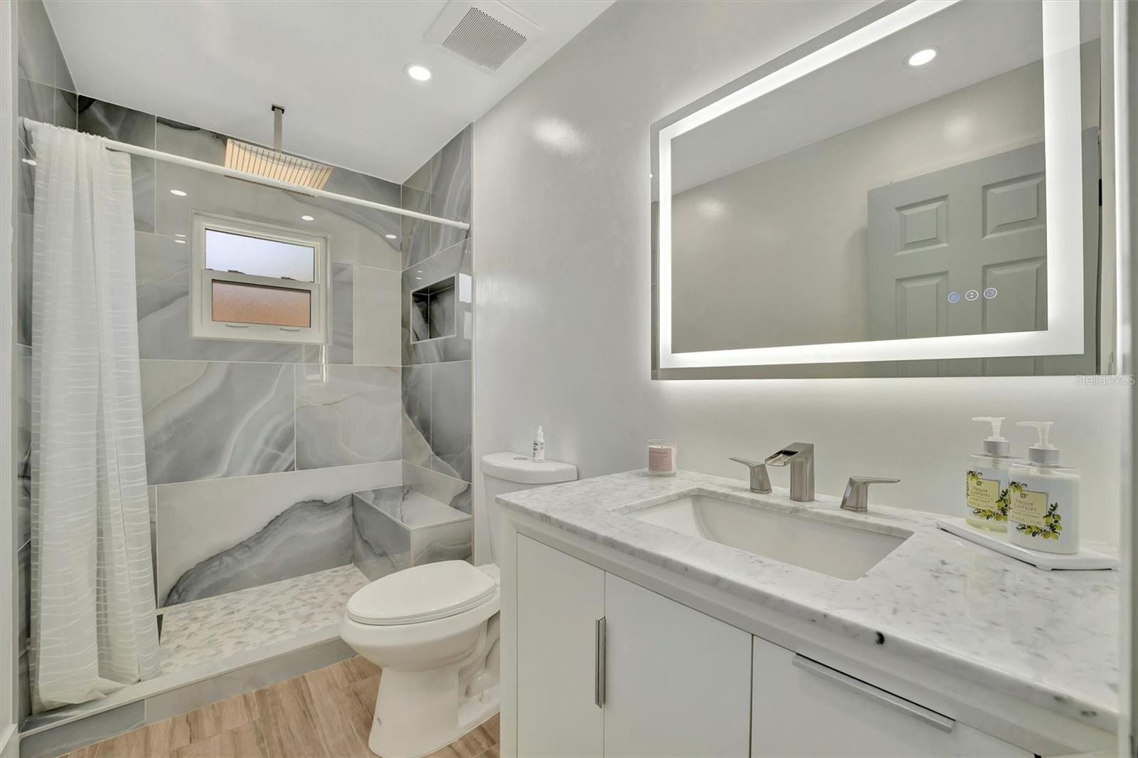 8419 SYLVAN WOODS DR, SARASOTA, FL, 34243