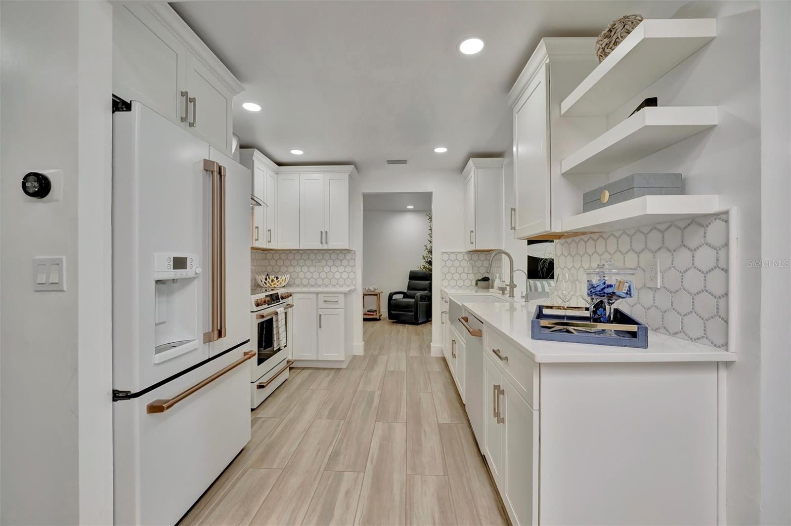 8419 SYLVAN WOODS DR, SARASOTA, FL, 34243