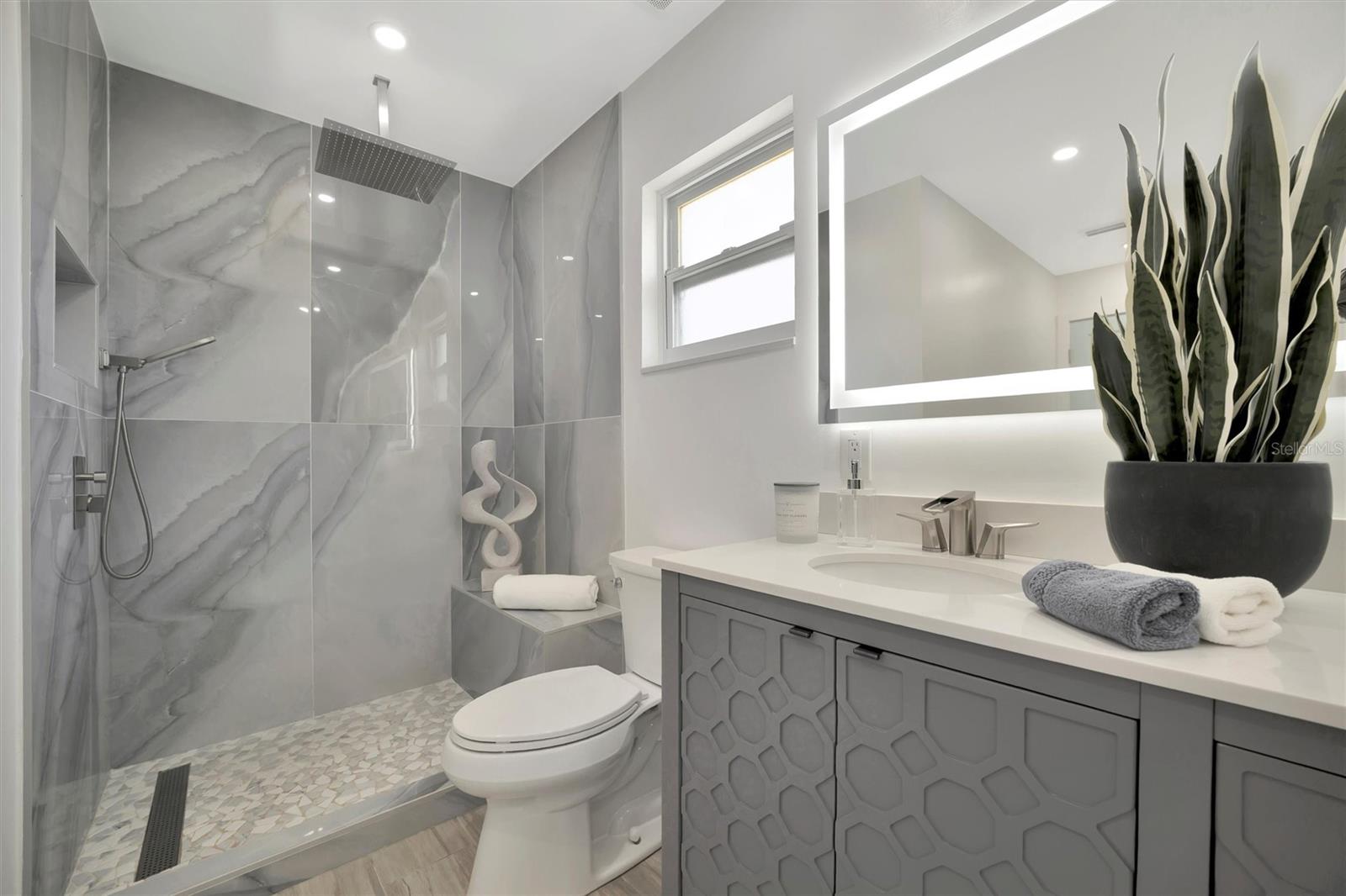 8419 SYLVAN WOODS DR, SARASOTA, FL, 34243