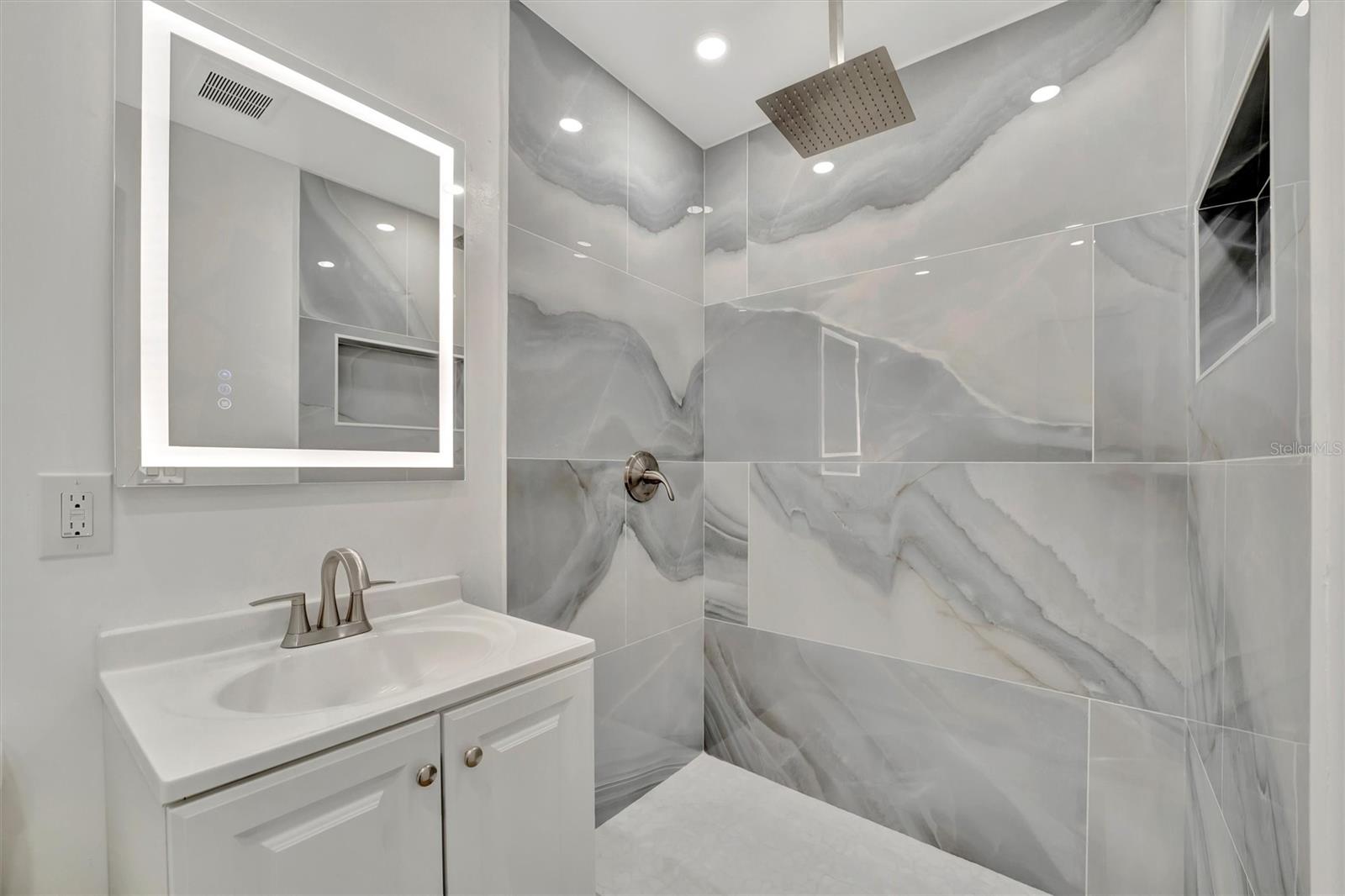 8419 SYLVAN WOODS DR, SARASOTA, FL, 34243