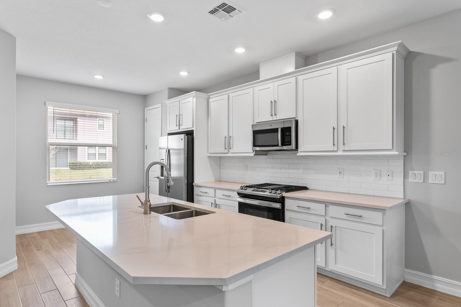 4663 ALMADA LN, WESLEY CHAPEL, FL, 33543