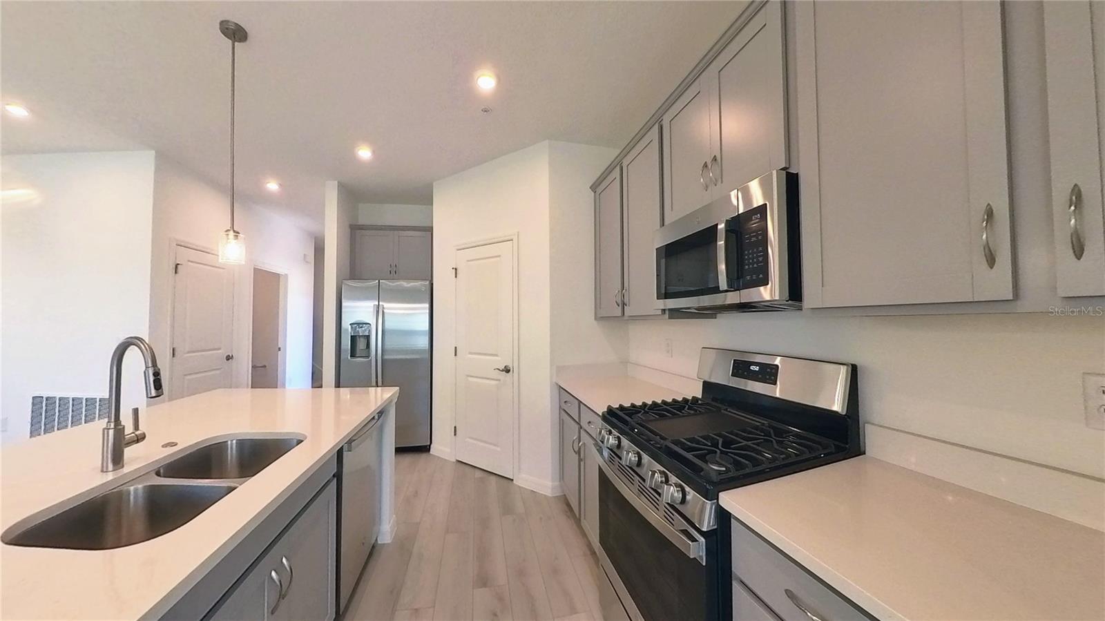 566 ORIENT AVE, DEBARY, FL, 32713