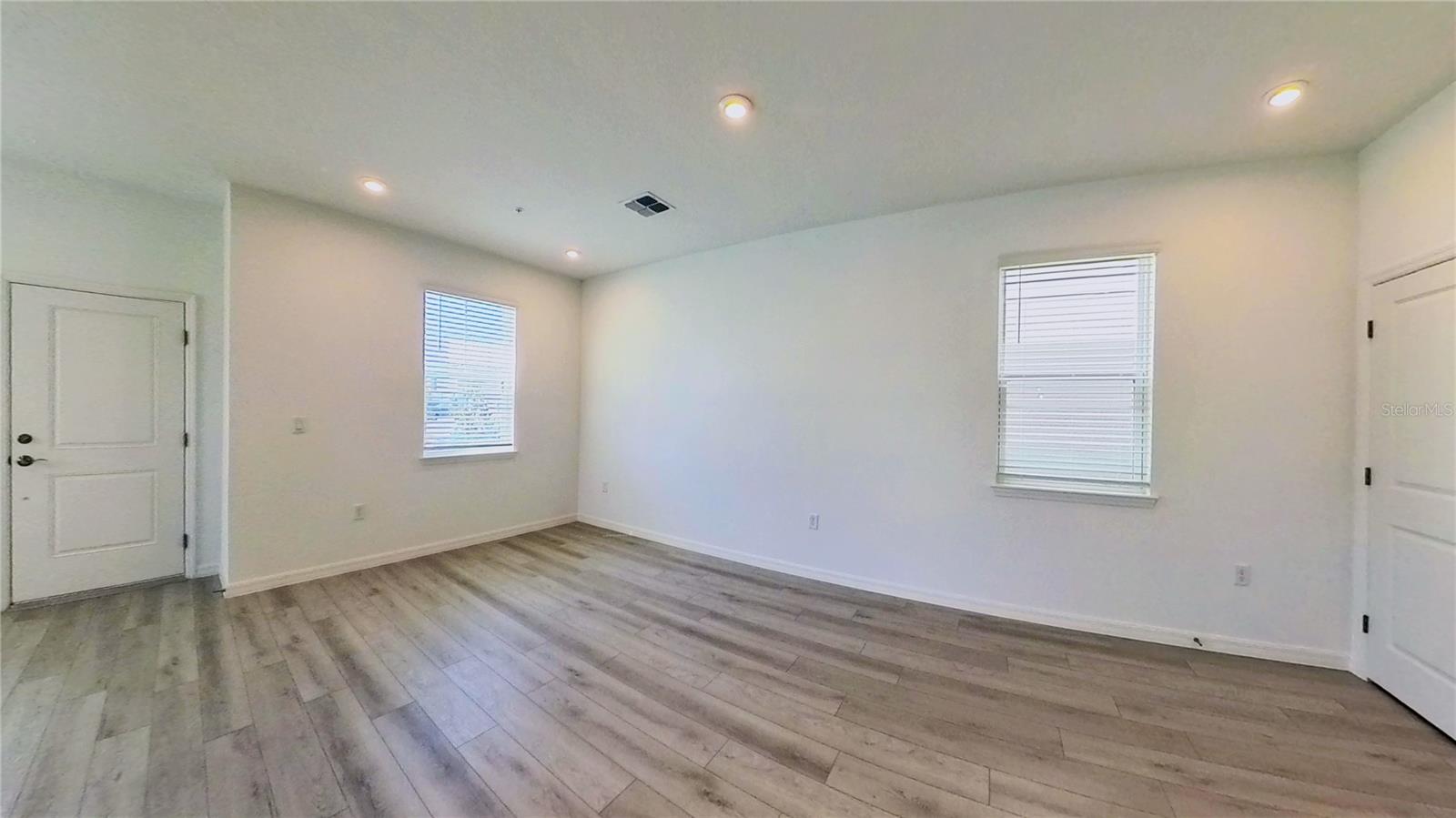 566 ORIENT AVE, DEBARY, FL, 32713