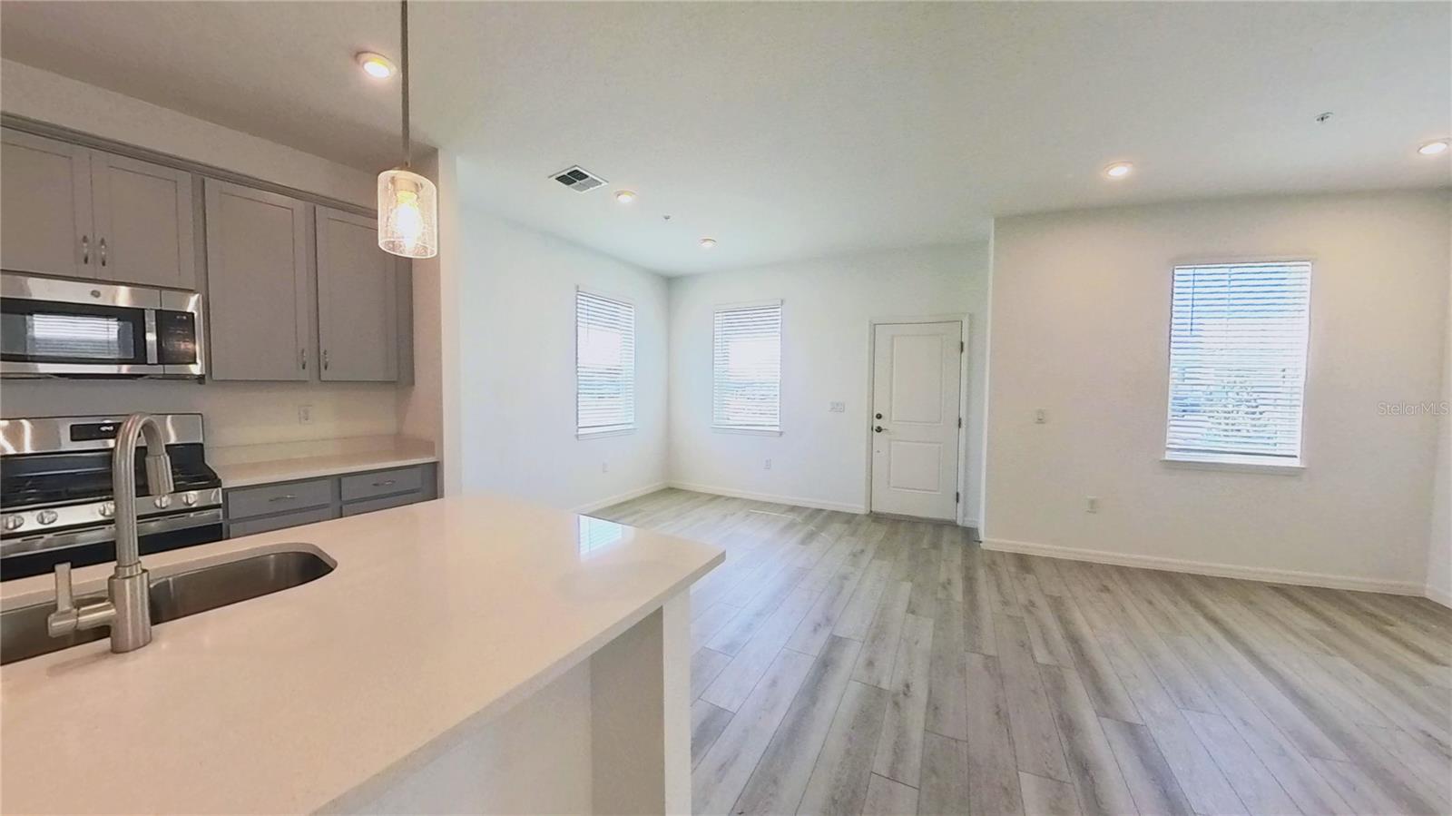 566 ORIENT AVE, DEBARY, FL, 32713