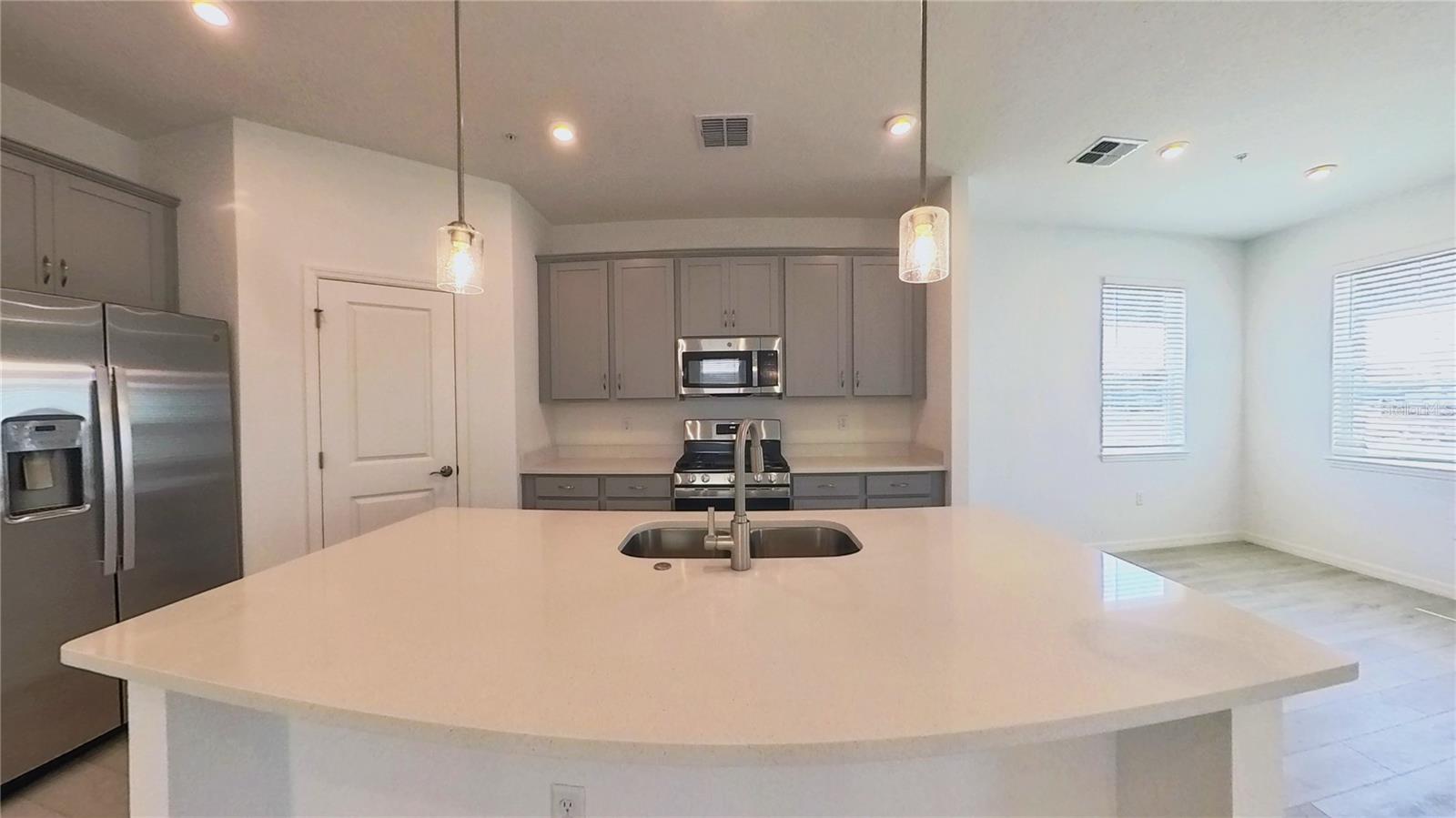 566 ORIENT AVE, DEBARY, FL, 32713